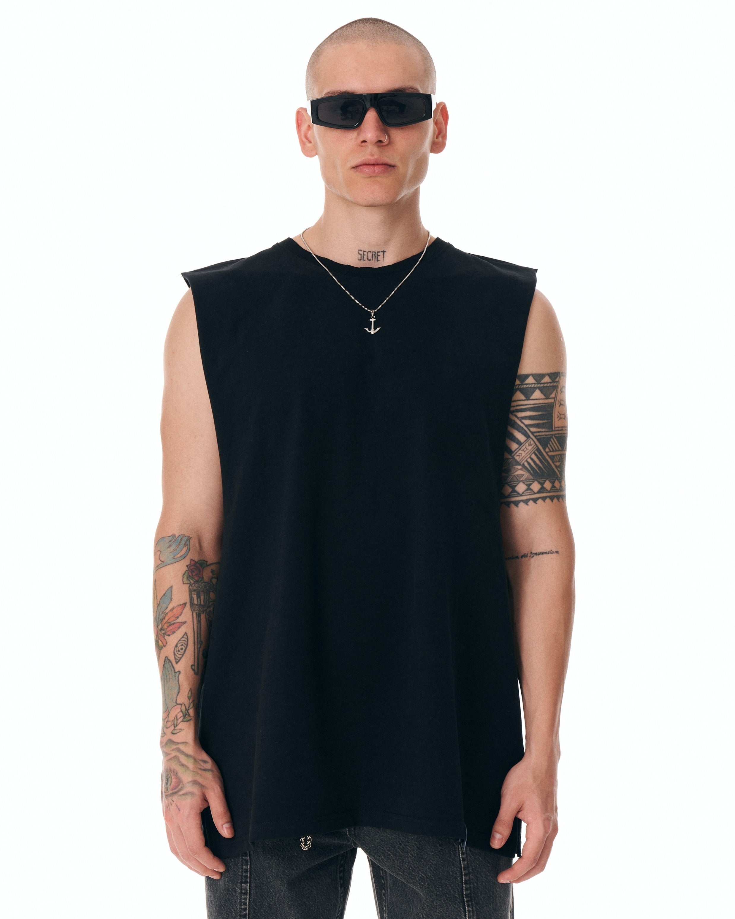 Urban Sleeveless Black T-Shirt | Martin Valen