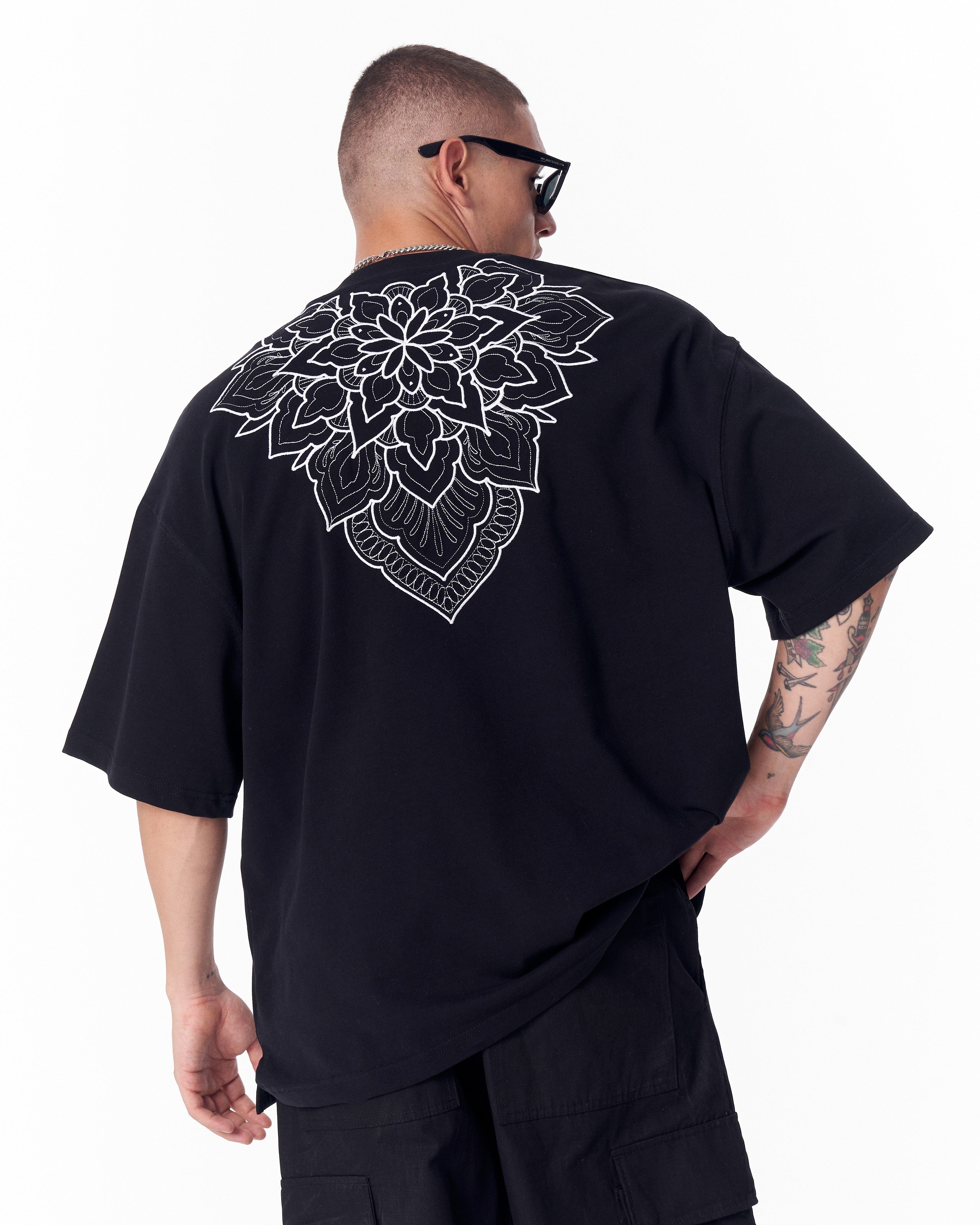 L MAX 3 WANTED Tシャツ Mandala Nakışlı Siyah Oversize T-shirt | Martin Valen