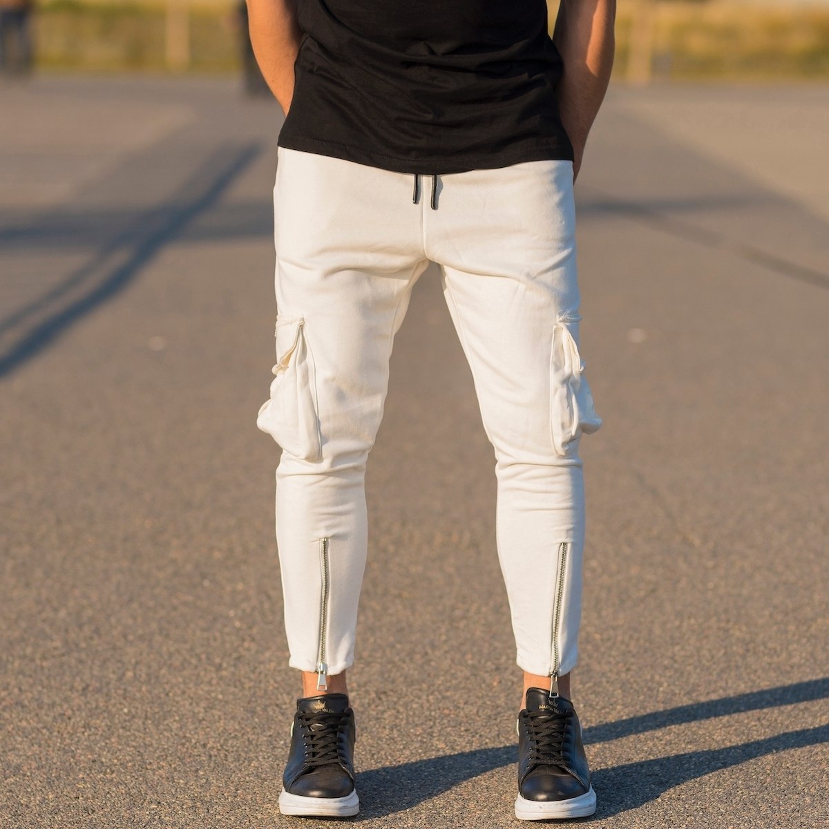 Cargo Joggers With Zipper Details In White
