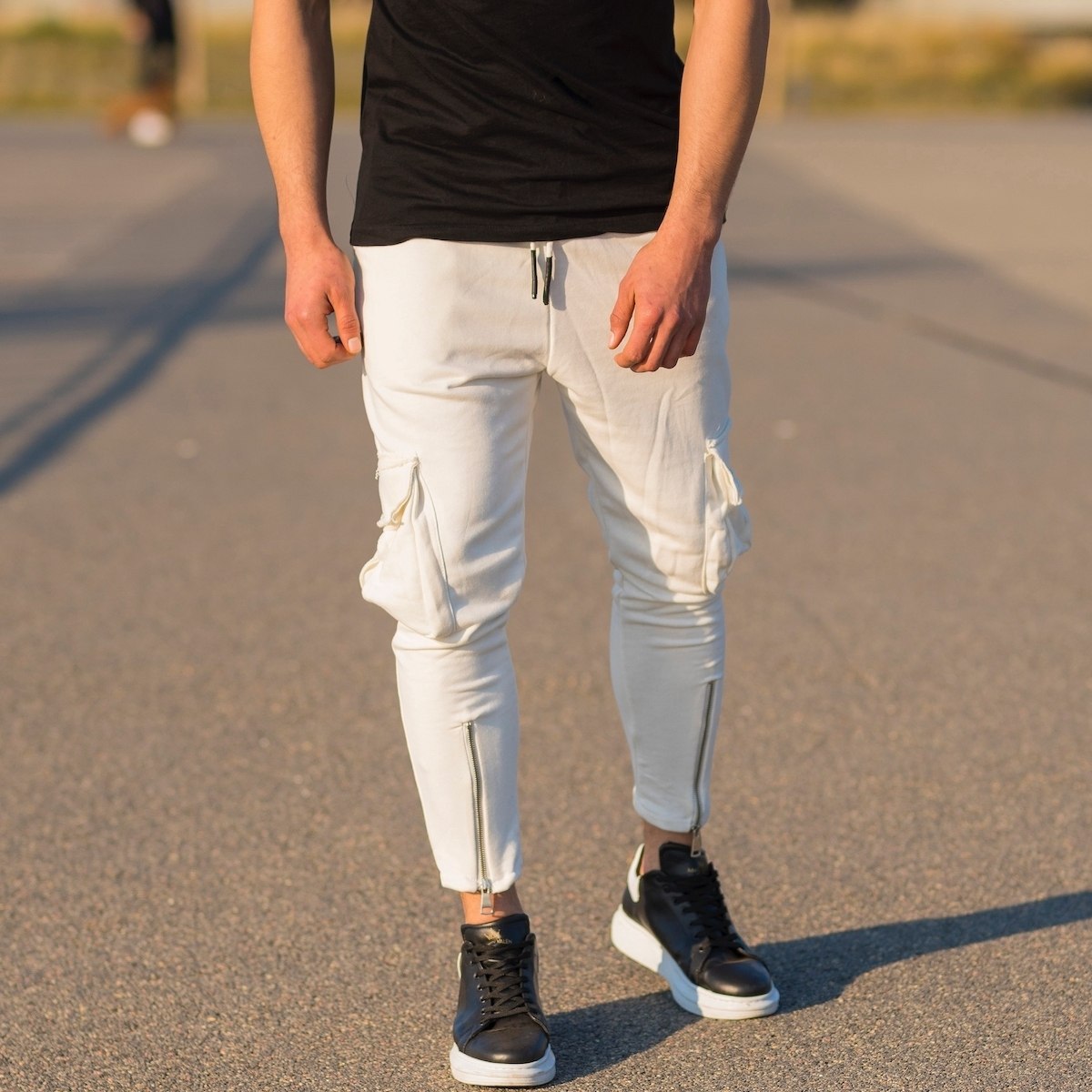 Men's Cargo Joggers With Zipper Details In White