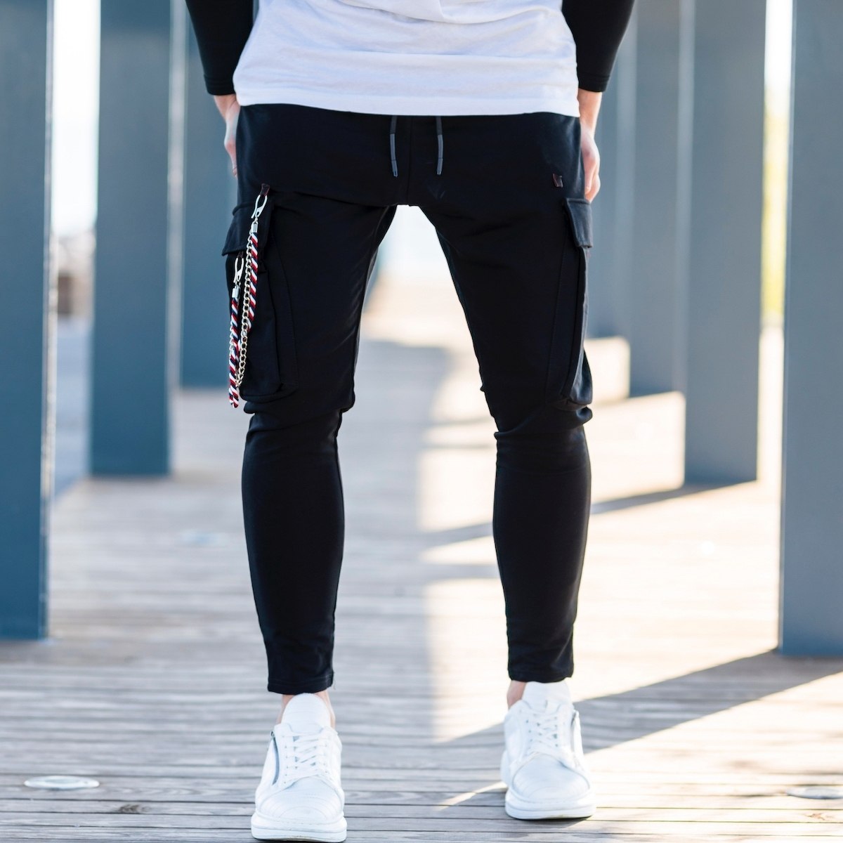 Men's Cargo Joggers With Chain In Black