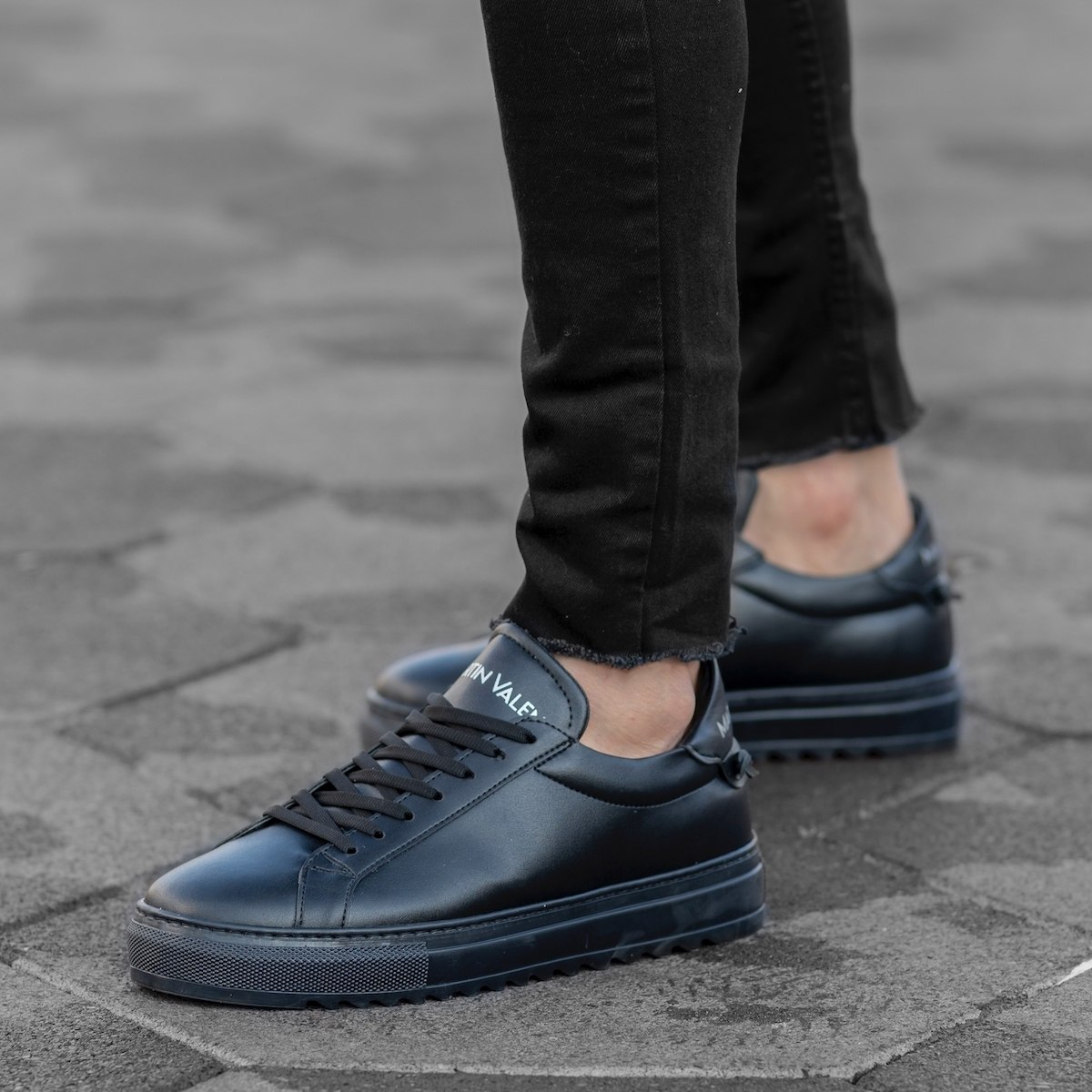 Men's Flat-Sole Sneakers In Full Black | Martin Valen