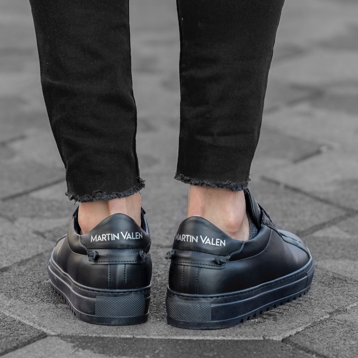 Men's Low Top Sneakers Shoes in Black | Martin Valen