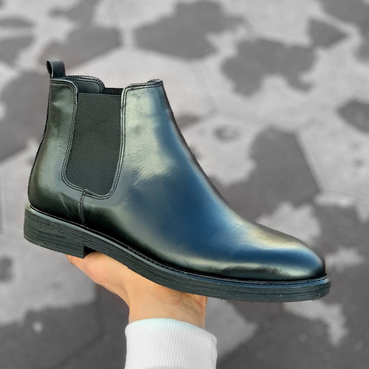 Men's Classic Premium Leather Chelsea Boots In Black - 1