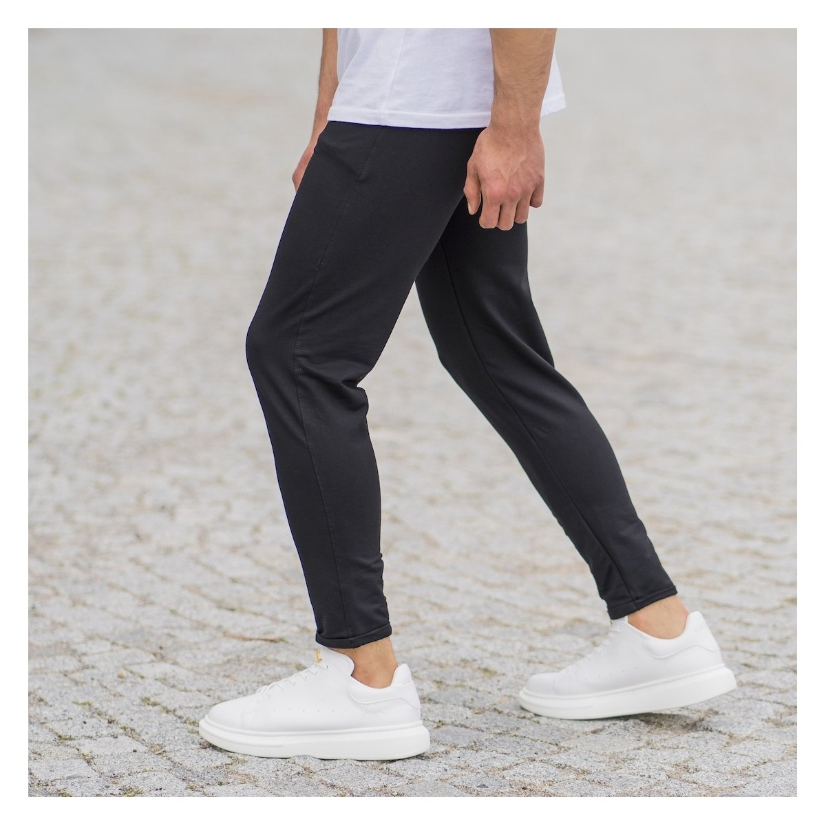 Men's Skinny Basic SweatPants In Black - 2
