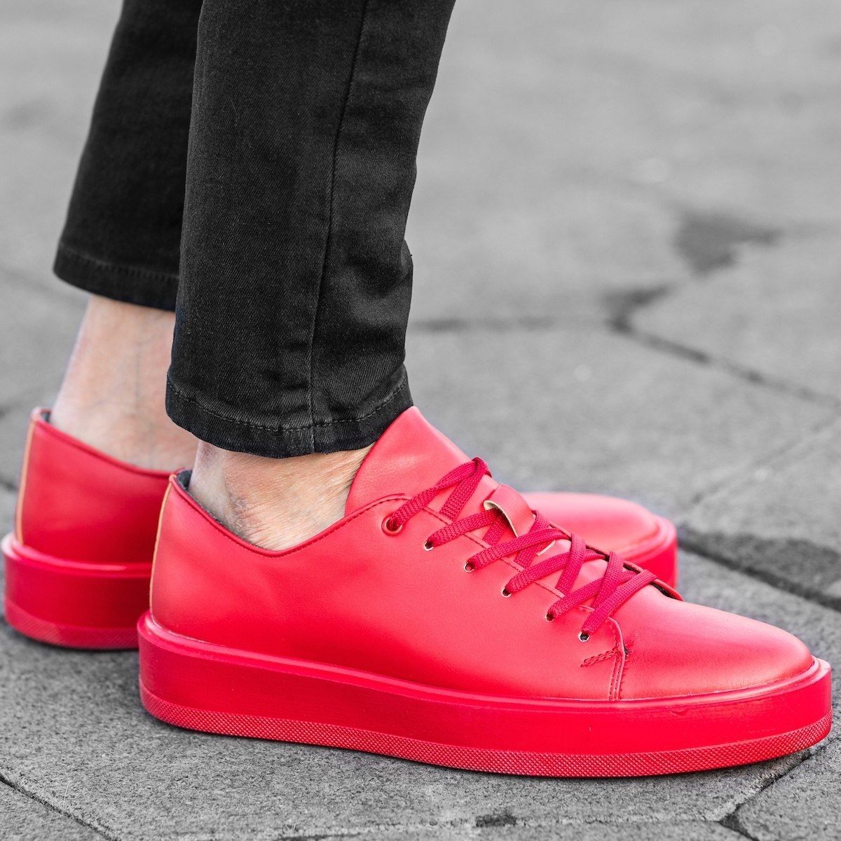 Men's Flat Sole Sneakers In Red