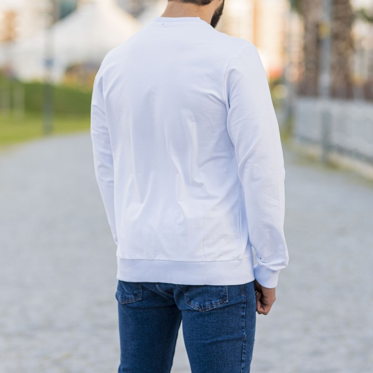 Herren Sweatshirt mit Rosen Detail an der Brust in weiß - 3