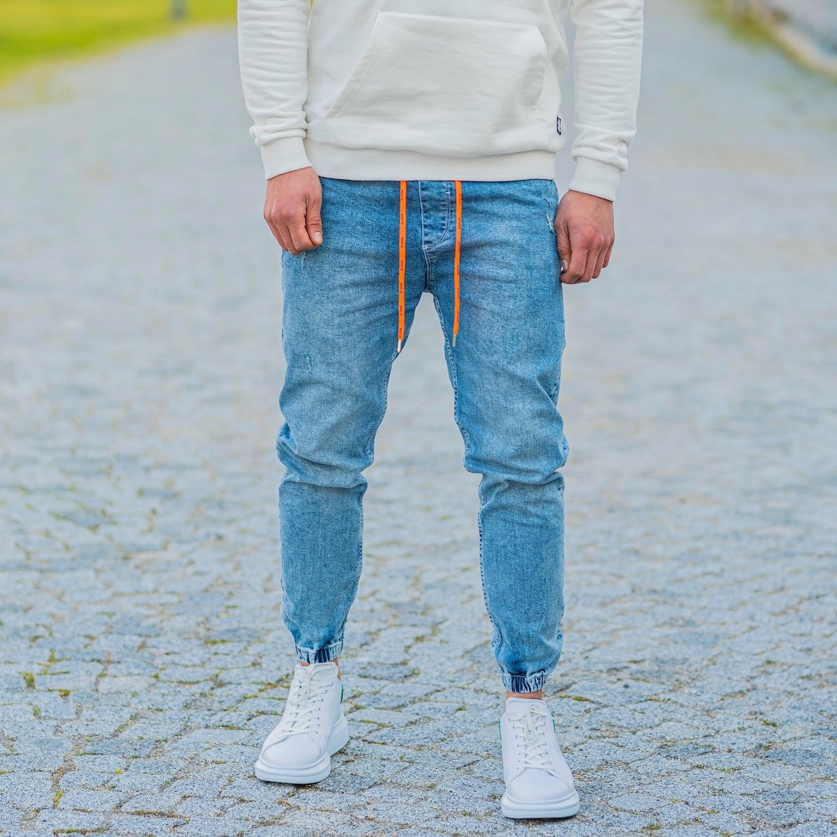 Men's Denim Joggers In Washed Blue