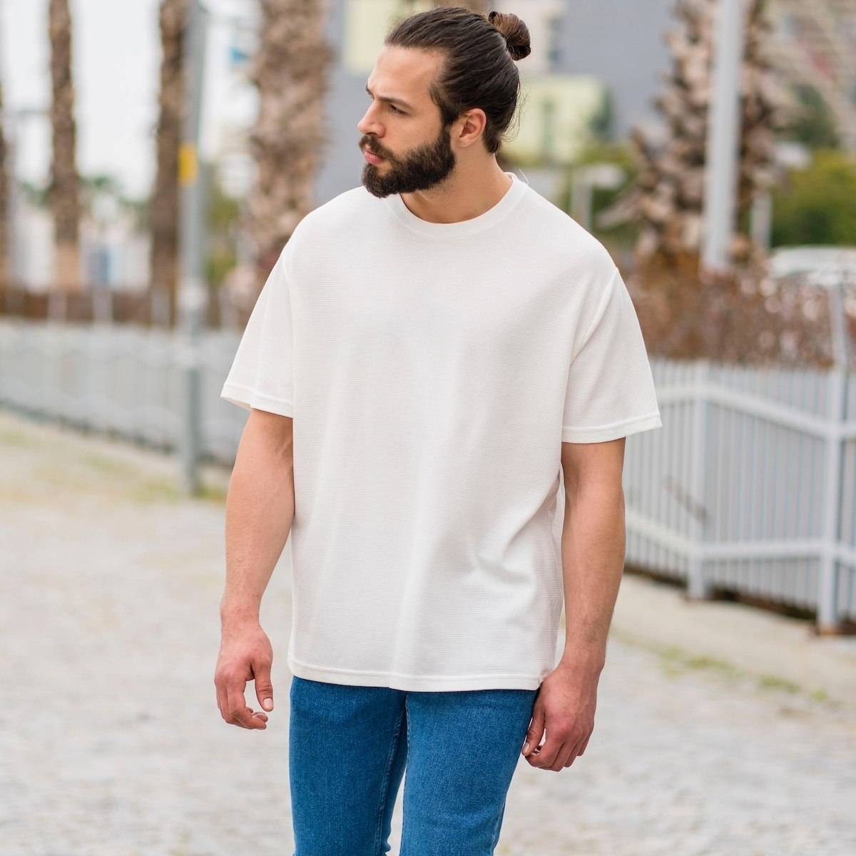 Herren Oversized T-Shirt mit Punkt Struktur in weiß - 3