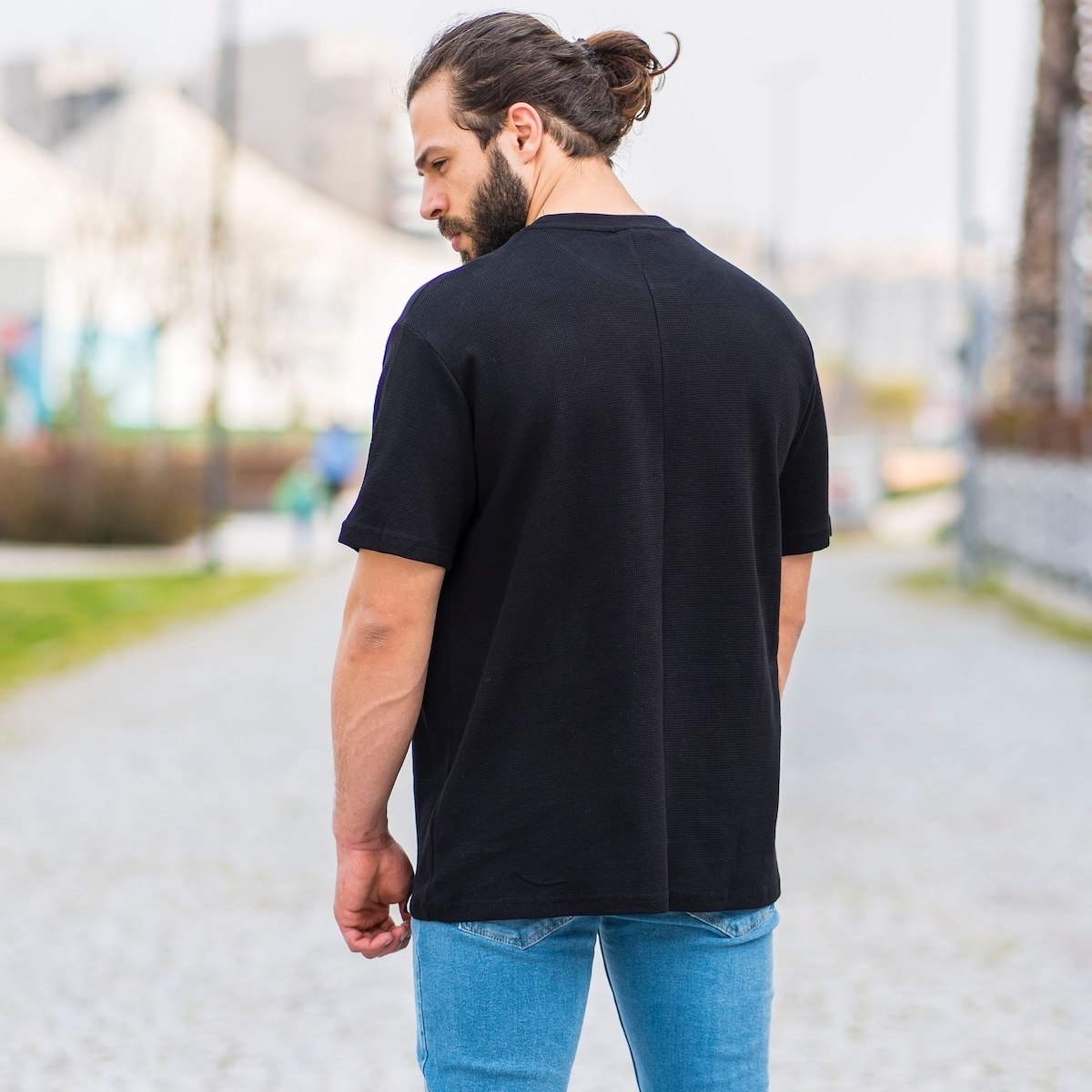 Herren Oversized T-Shirt mit Punkt Struktur in schwarz - 3