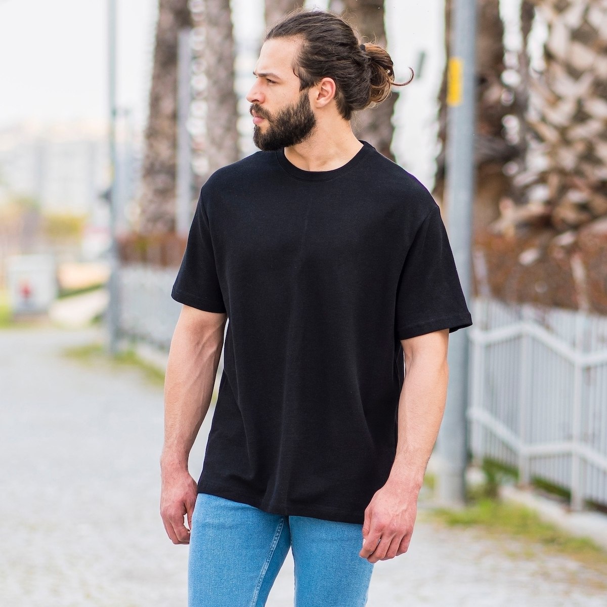 Herren Oversized T-Shirt mit Punkt Struktur in schwarz - 5