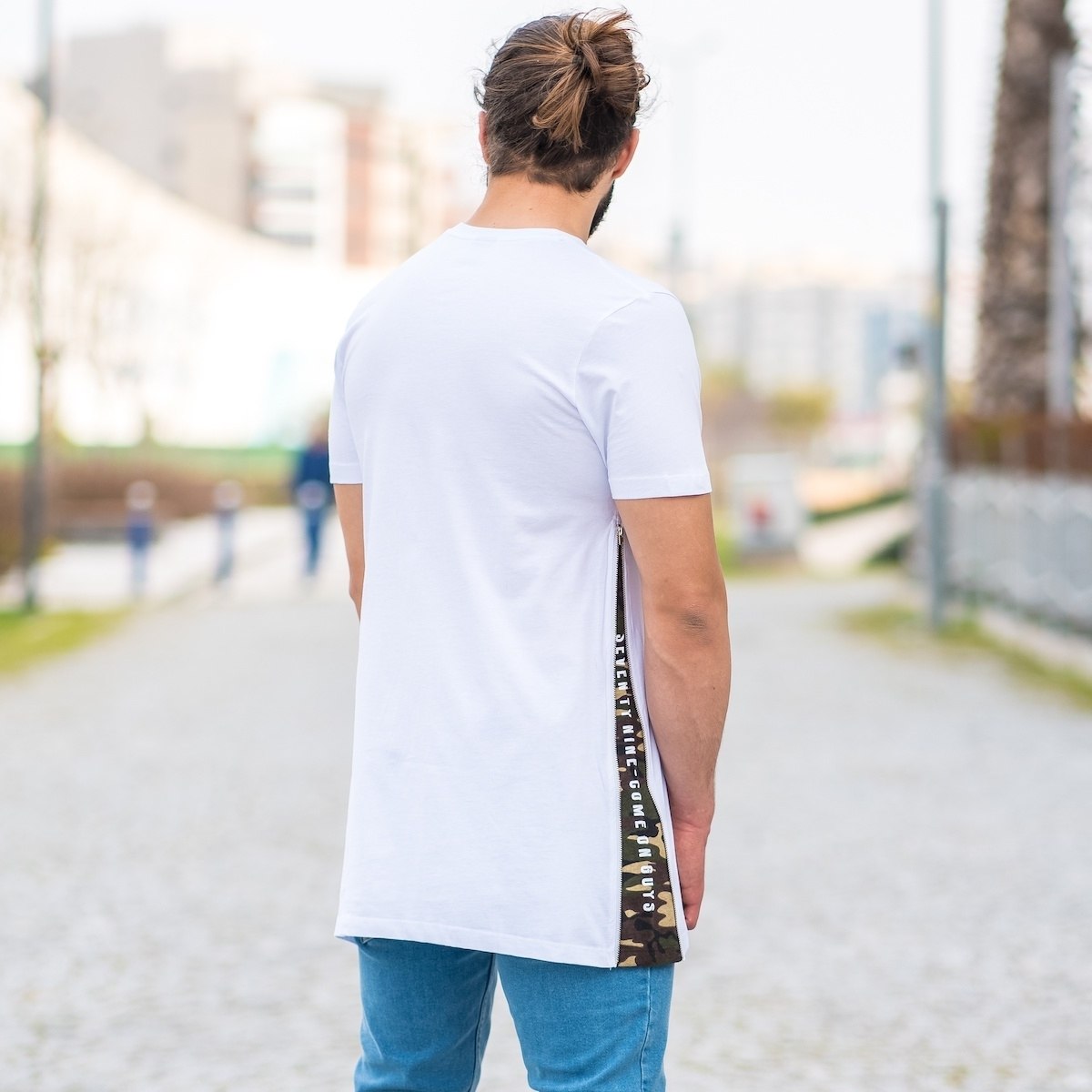 Men's Patch Detailed Zipped T-Shirt In White