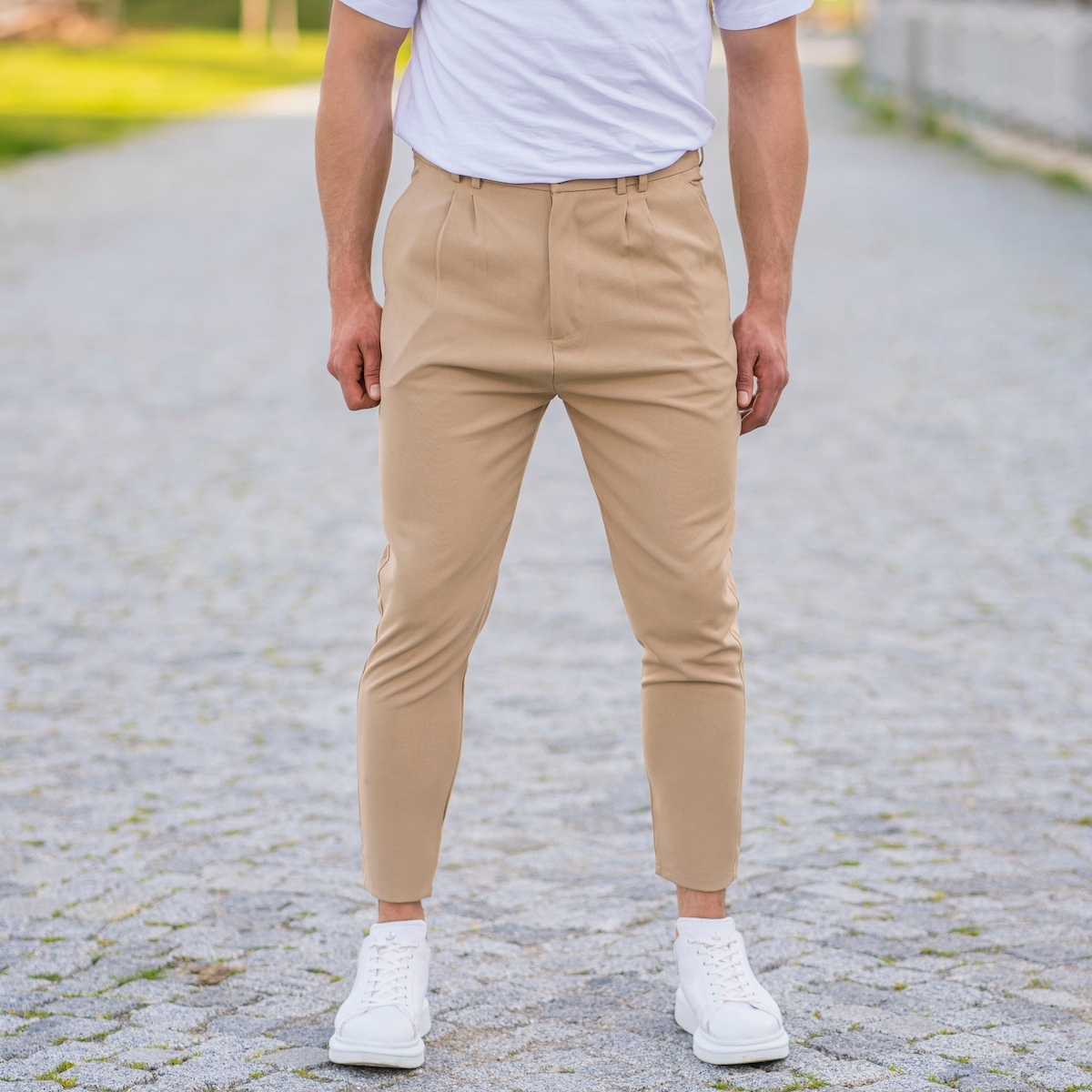 Cream Casual Slim-Fit Trousers with Chain