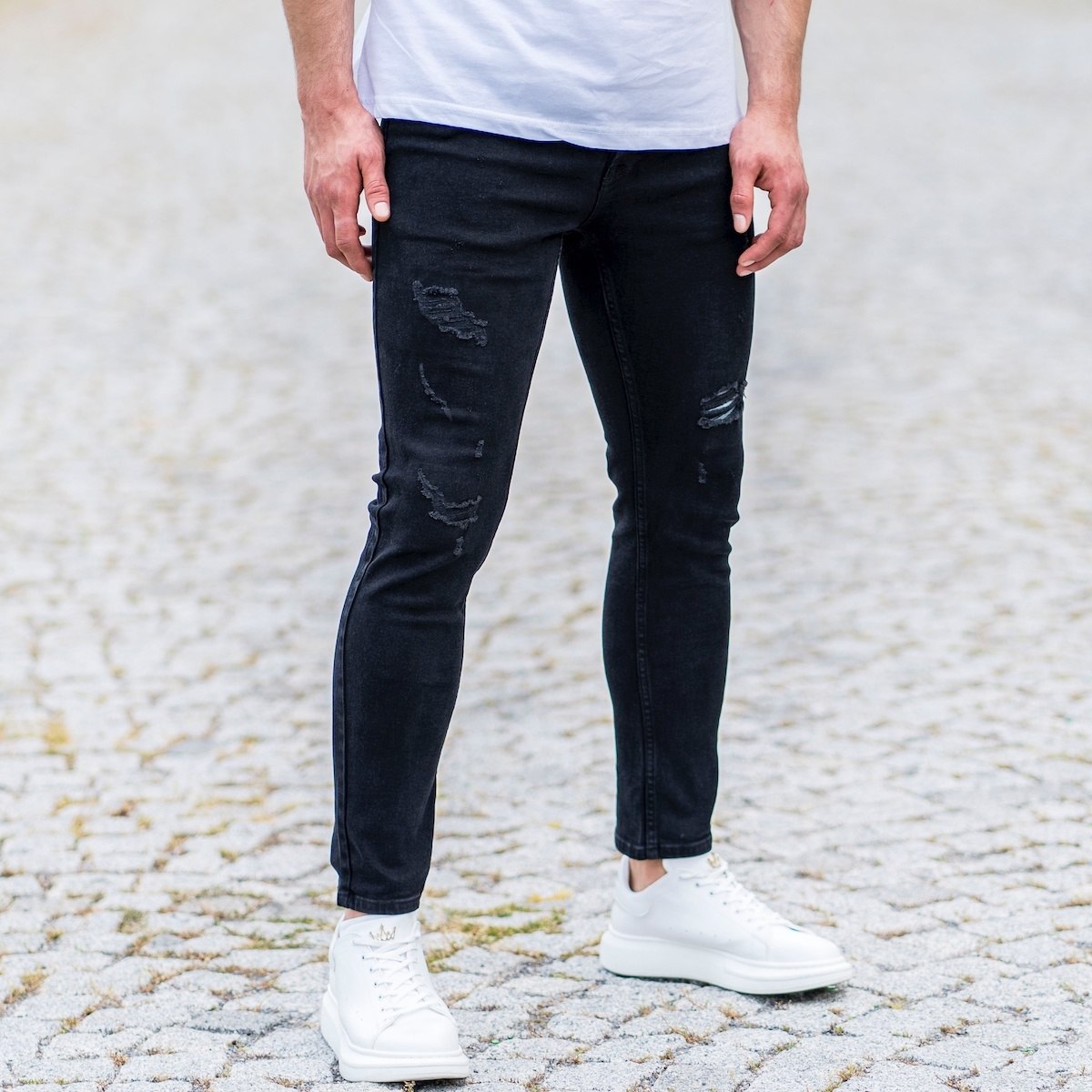 Men's Basic Slim Fit Jeans With Dark Rips In Black