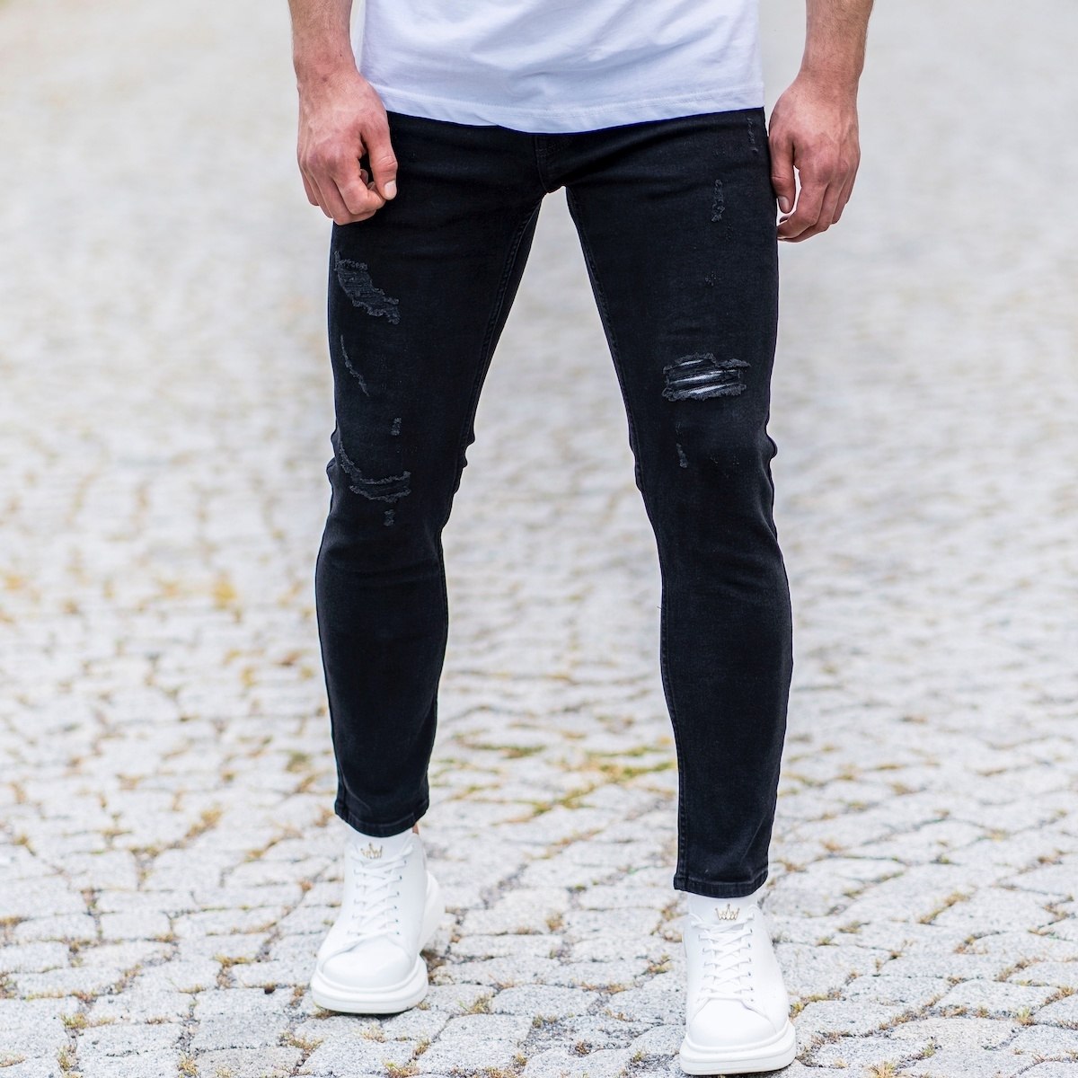 Men's Basic Slim Fit Jeans With Dark Rips In Black