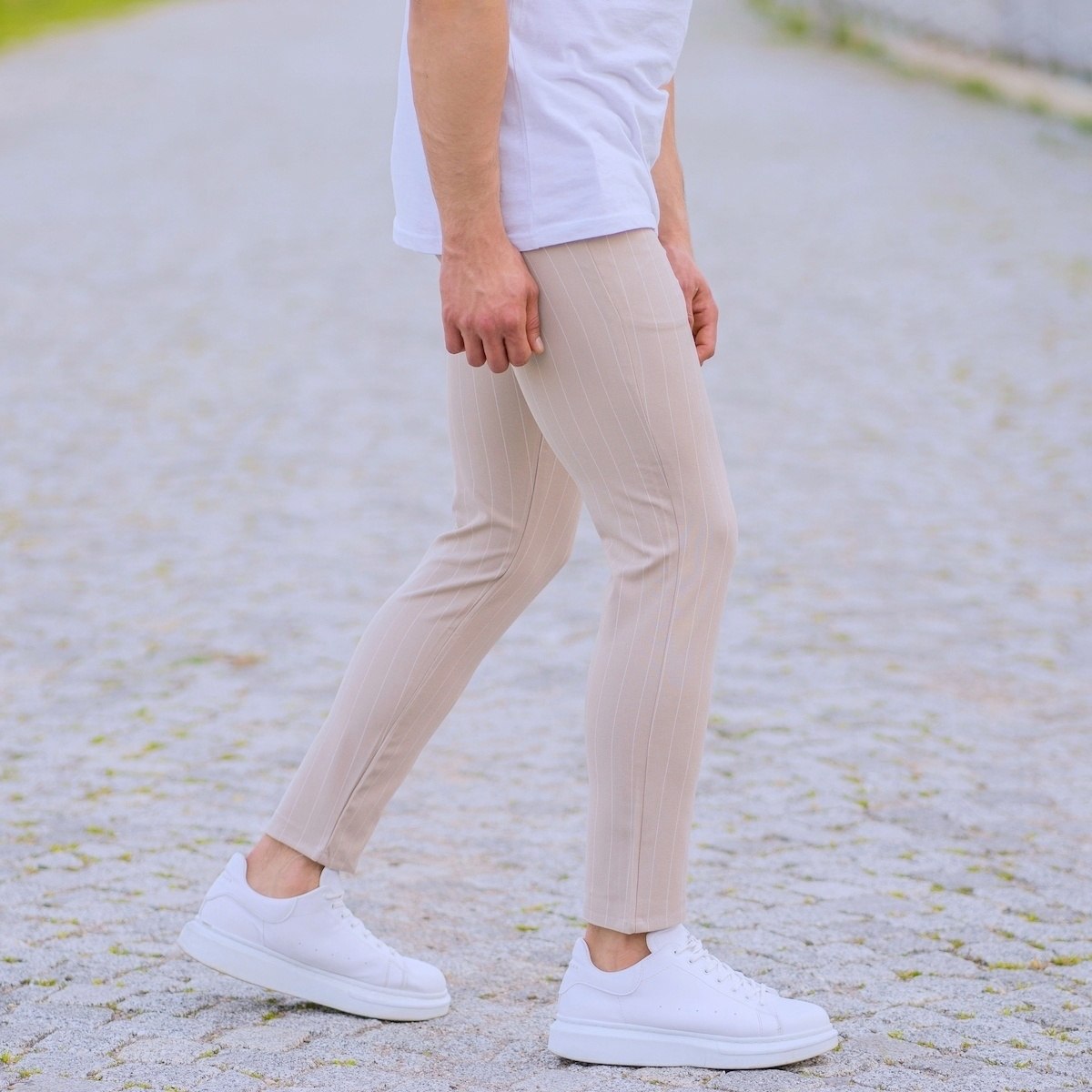 Кремовые брюки с белыми полосками и цепочкой | Martin Valen