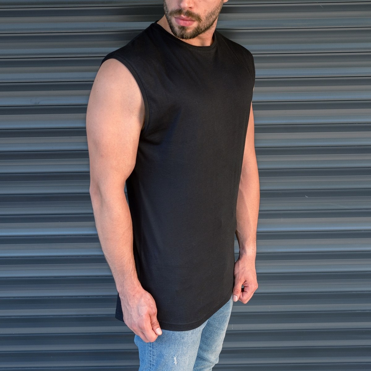 Men's Basic Sleeveless T-Shirt In Black