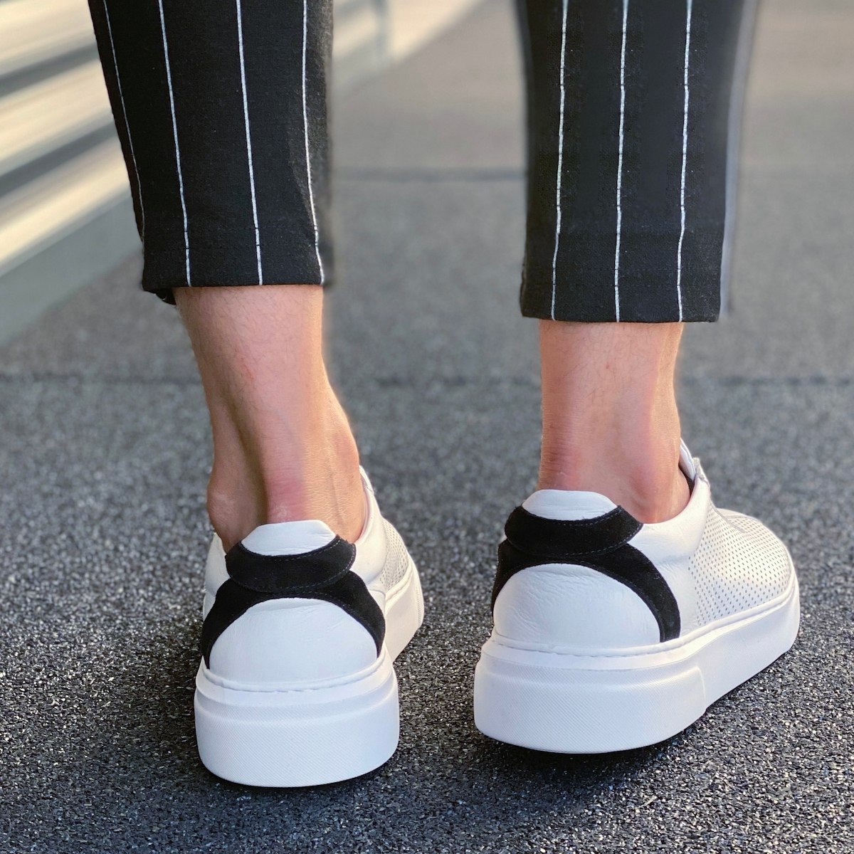 Herren Sneakers Aus Premium Leder Mit Loch Details Und Streifen In Weiß | Martin Valen