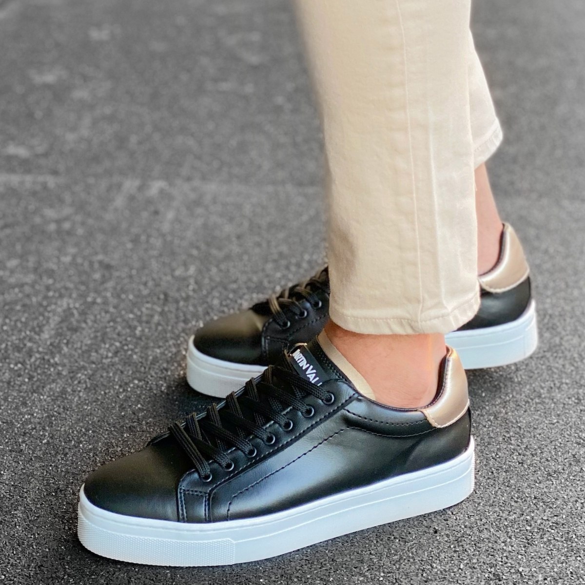 Men's Flat Sole Low Sneakers In Black-Gold | Martin Valen