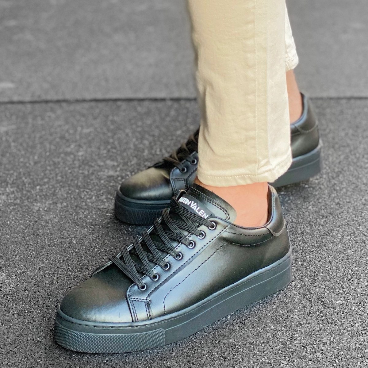 Men's Flat Sole Low Sneakers In Full Black | Martin Valen