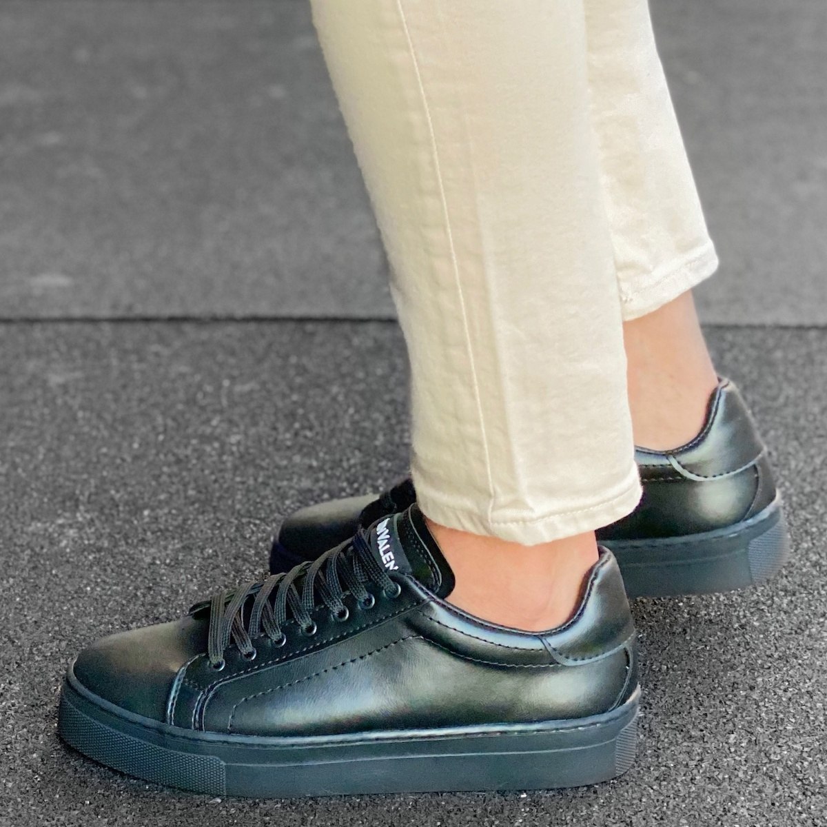 Men’s Low Top Casual Sneakers Shoes Black | Martin Valen