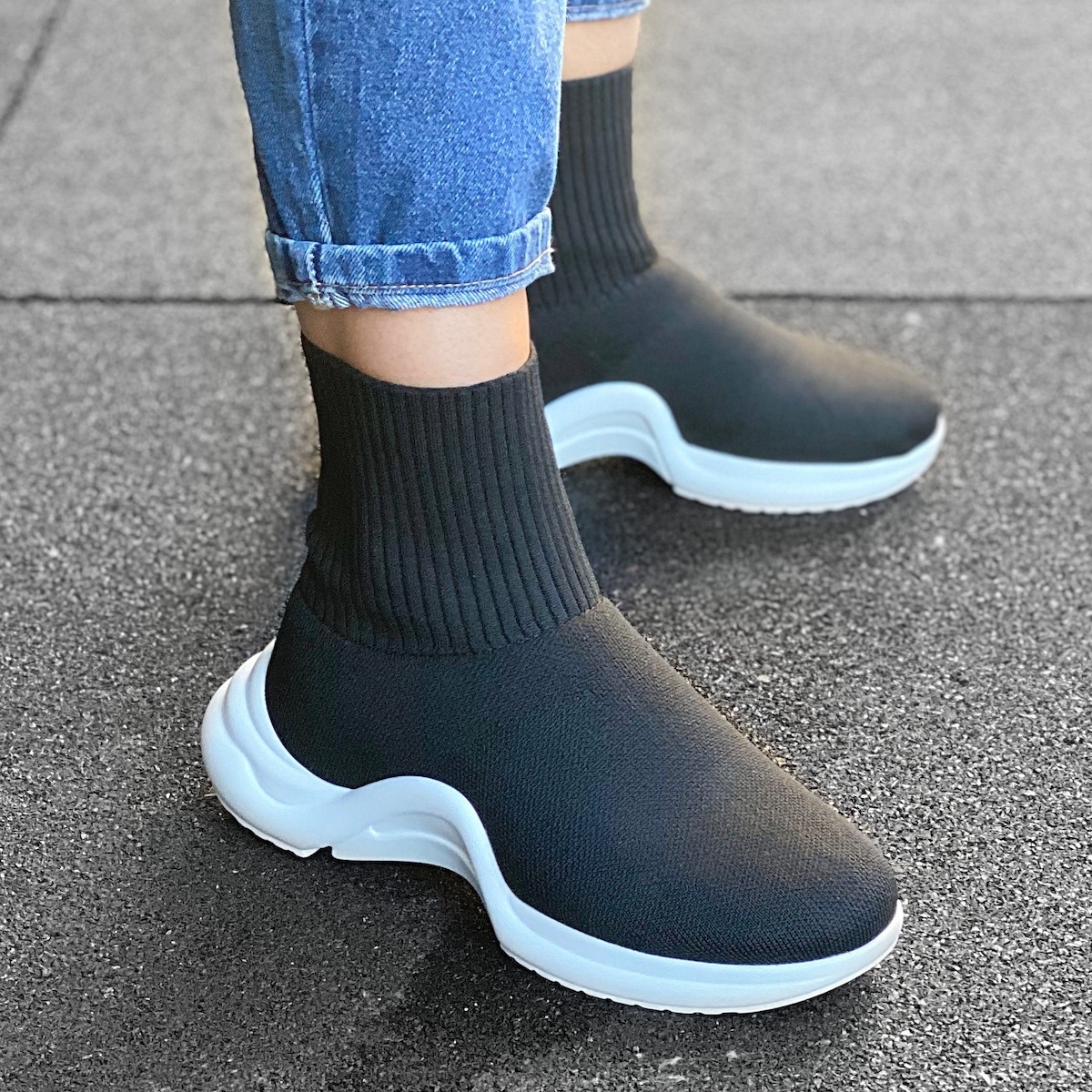 Women's Full-Knitted Sneakers In Black