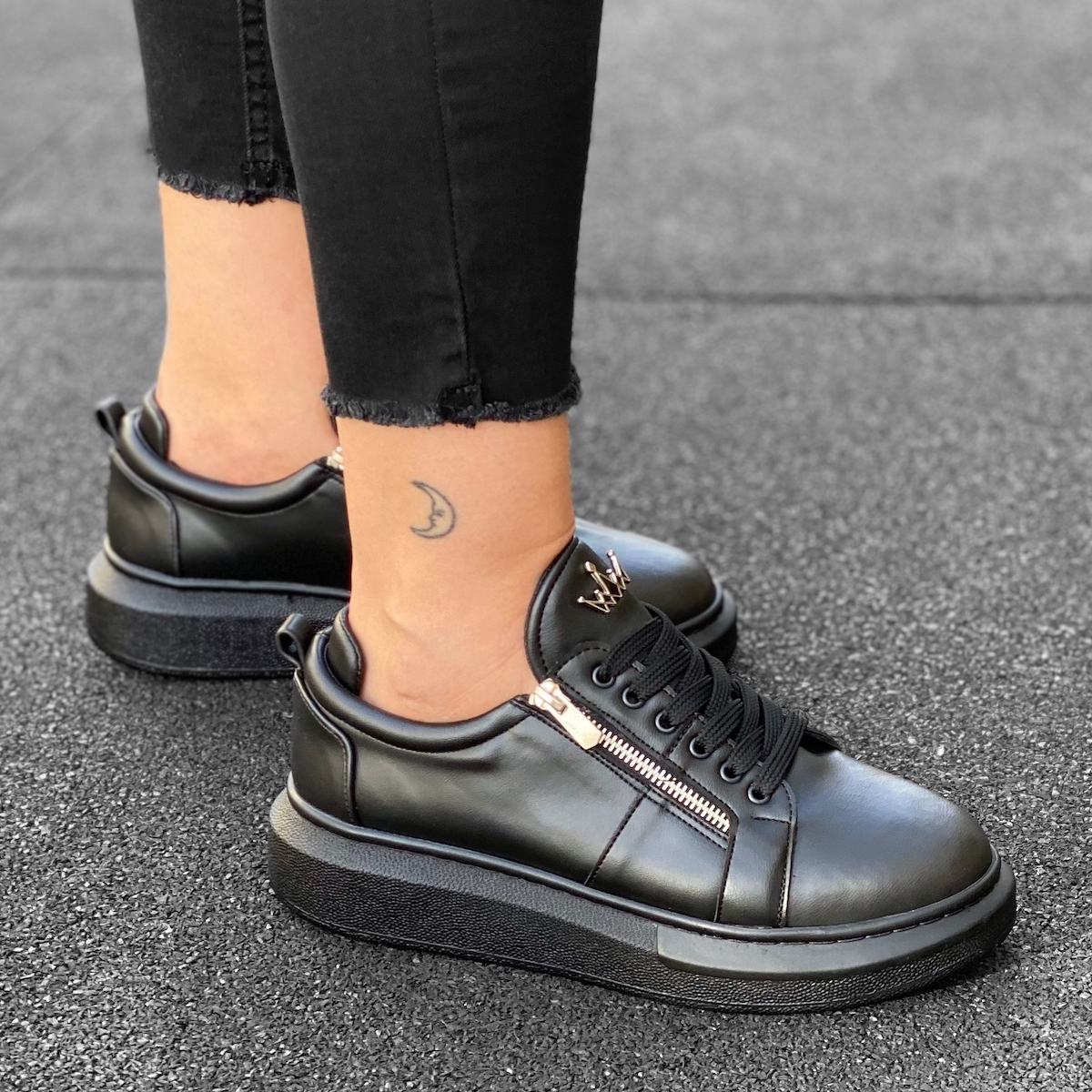 Woman's Hype Sole Zipped Style Sneakers in Black-White
