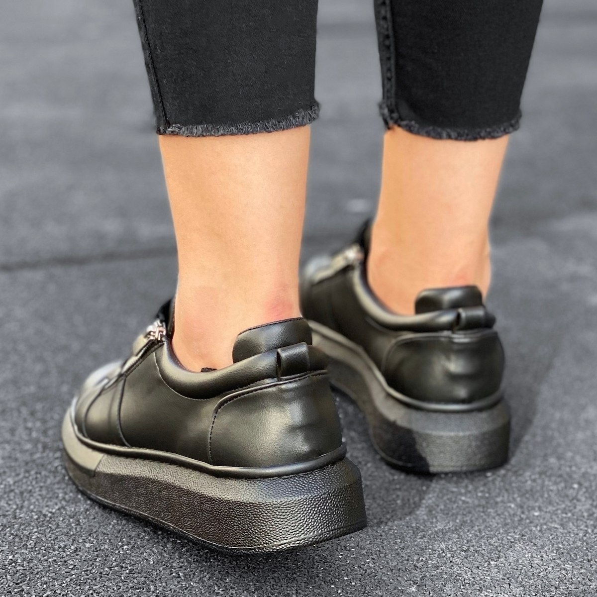 Woman Hype Sole Zipped Style Sneakers in Black - 3