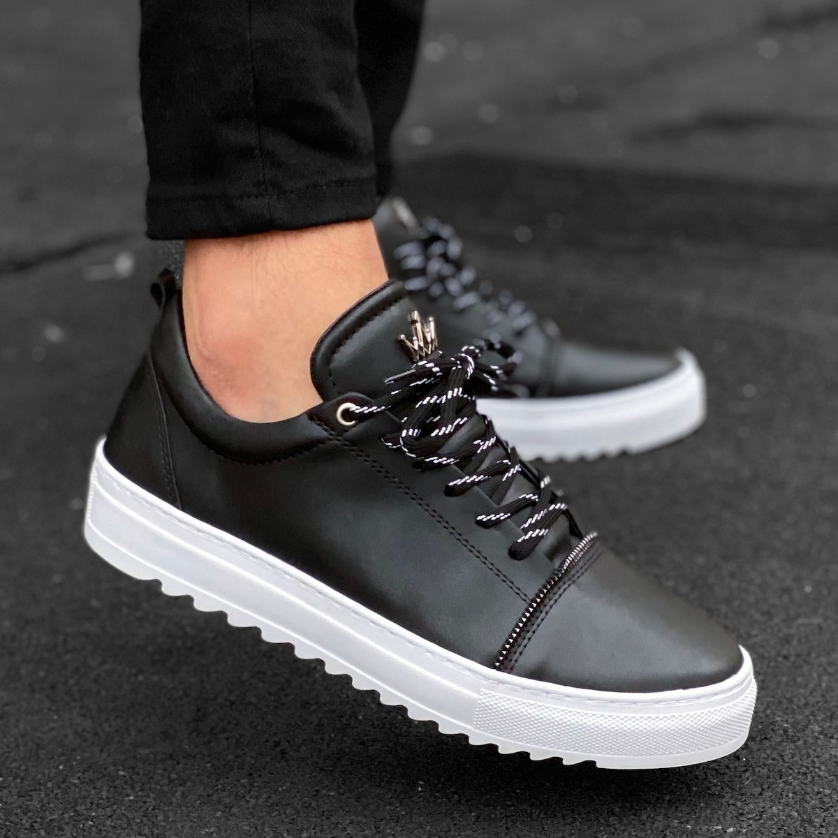 Men's Notch-Sole Sneakers With Zipper Detail In Black | Martin Valen