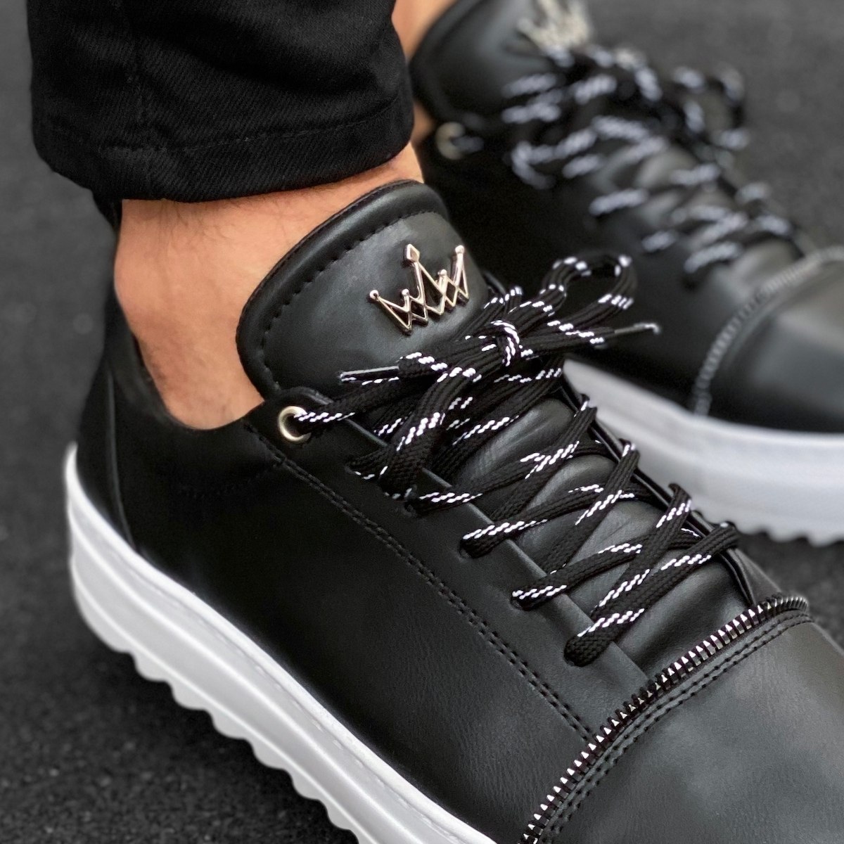 Men's Notch-Sole Sneakers With Zipper Detail In Black | Martin Valen