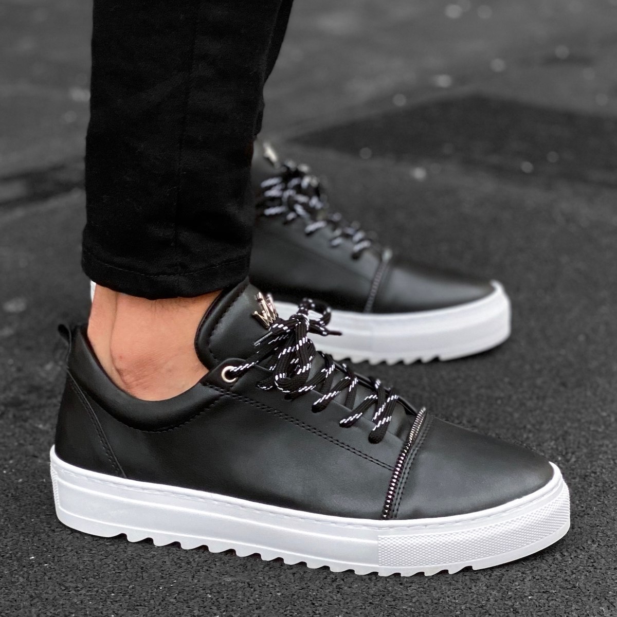 Men's Notch-Sole Sneakers With Zipper Detail In Black - 1