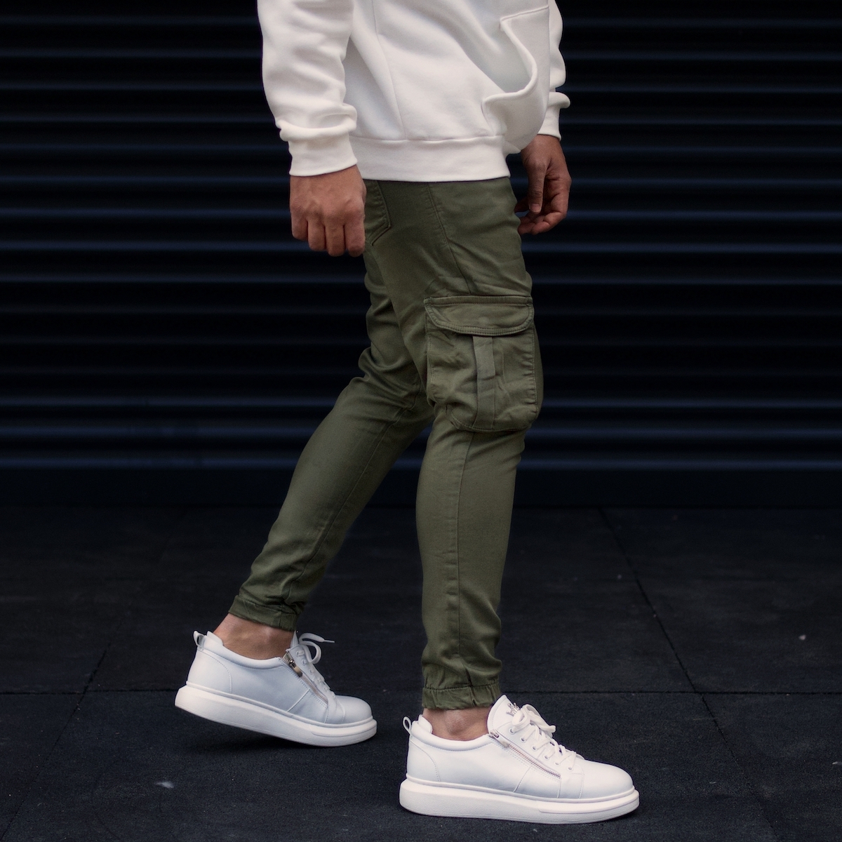Men's Cargo Joggers With Pockets In Khaki