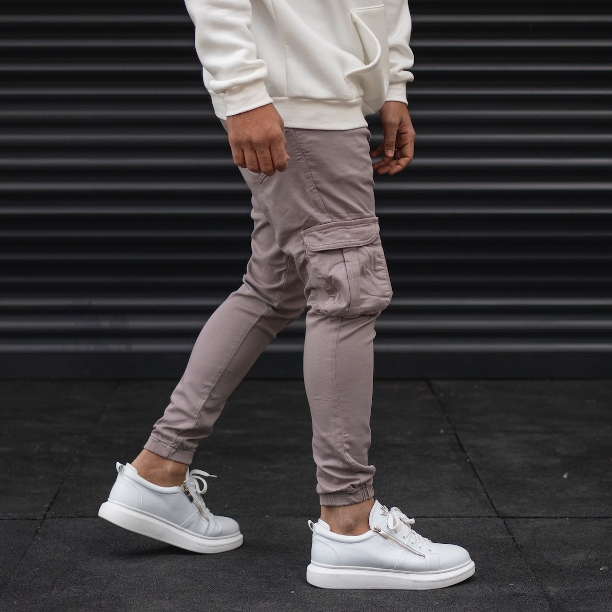 Men's Cargo Joggers With Pockets In Gray - 3