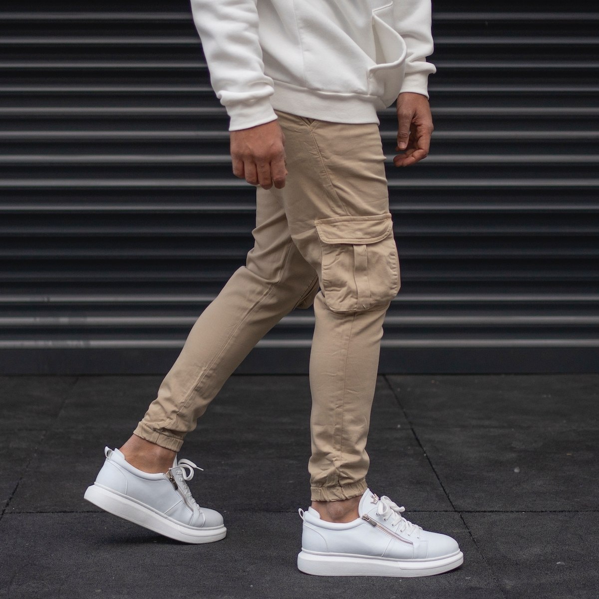 Men's Cargo Joggers With Pockets In Beige - 3