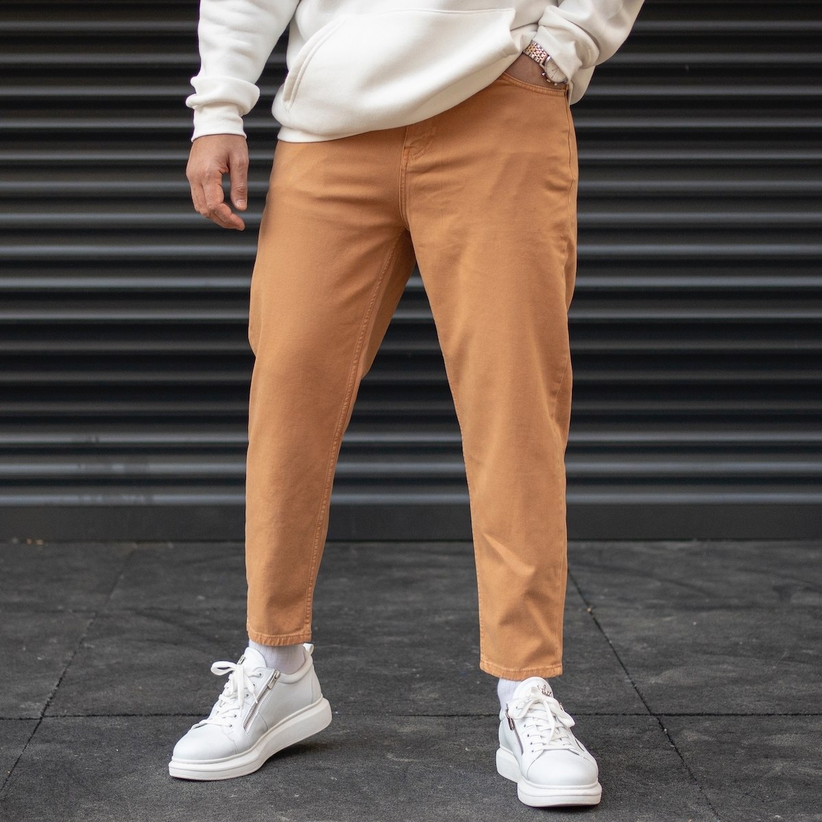 Men's Loose Fit Jeans In Taupe