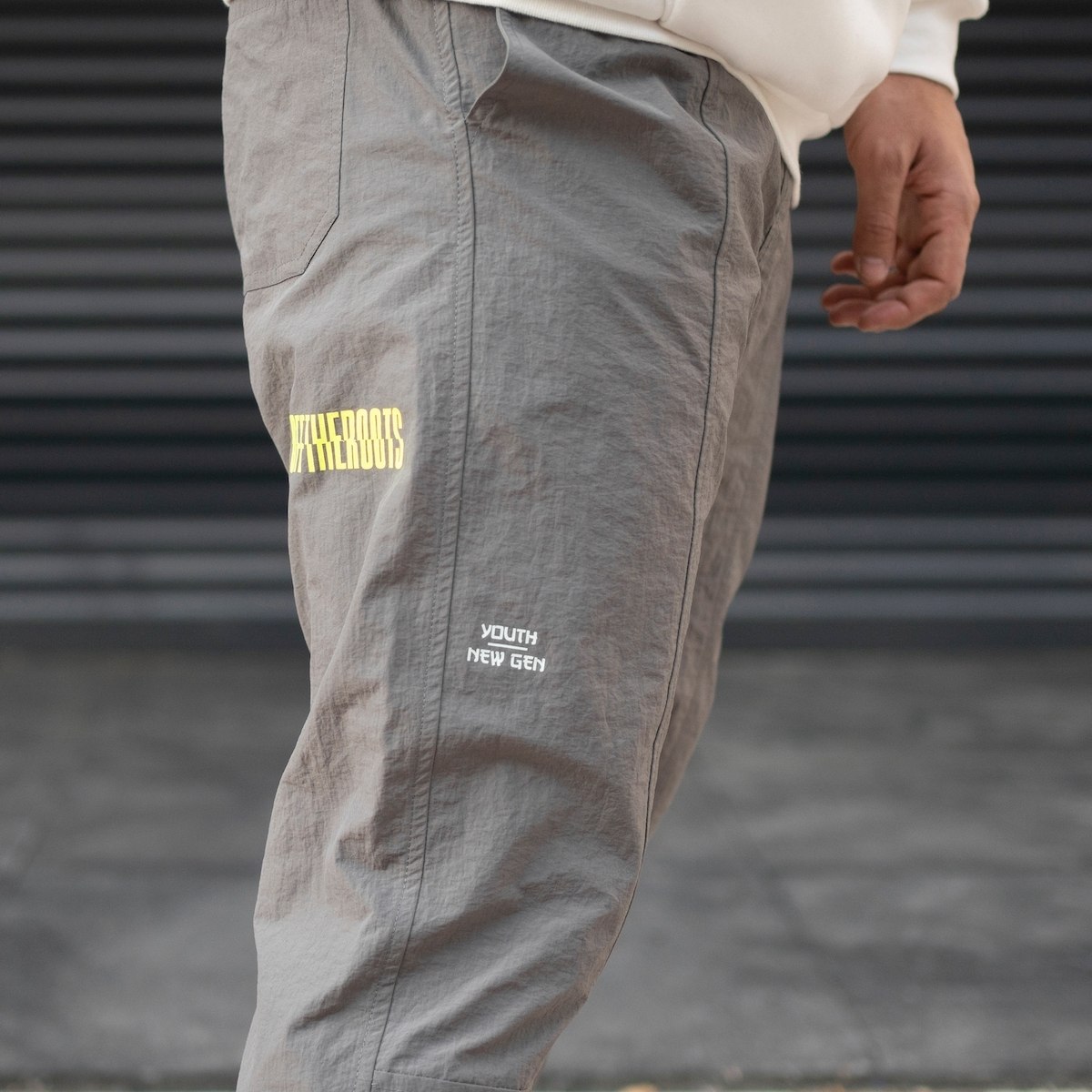 Men's Oversize Parachute Textured Text Detailed Jogger With Embroidered Hem In Gray