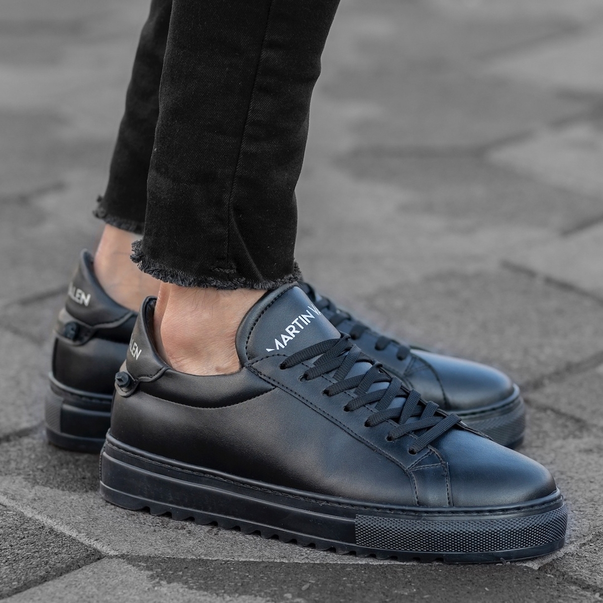 Men's Flat-Sole Sneakers In Full Black