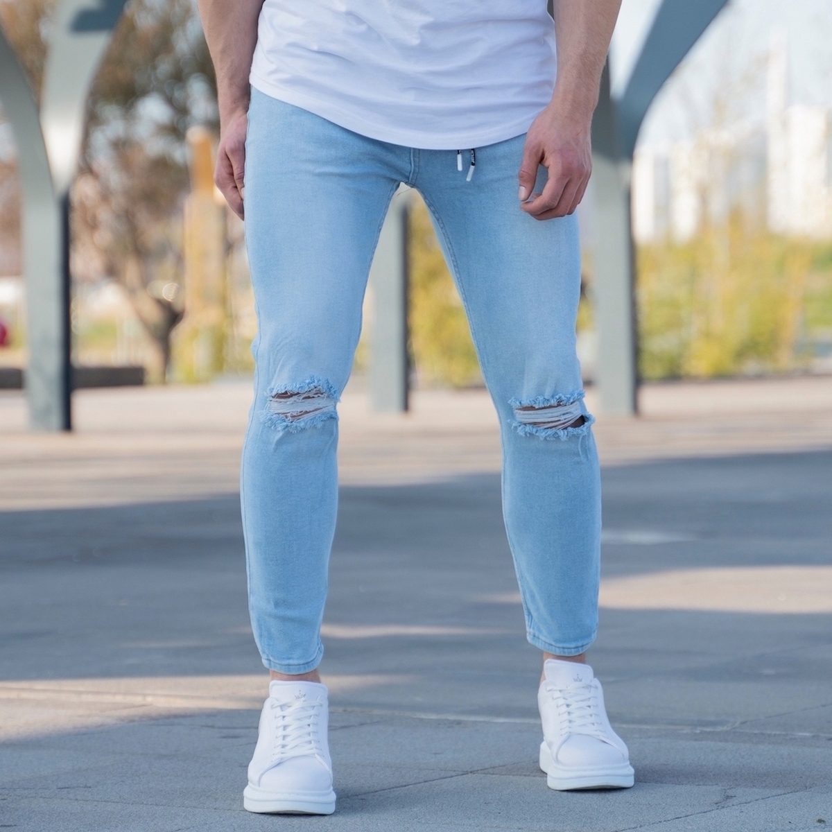 Men's Distorted Leg Jeans In Ice Blue