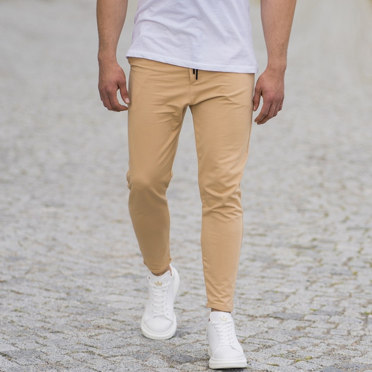 Herren Basic Skinny-Fit Jogginghose in beige - 1