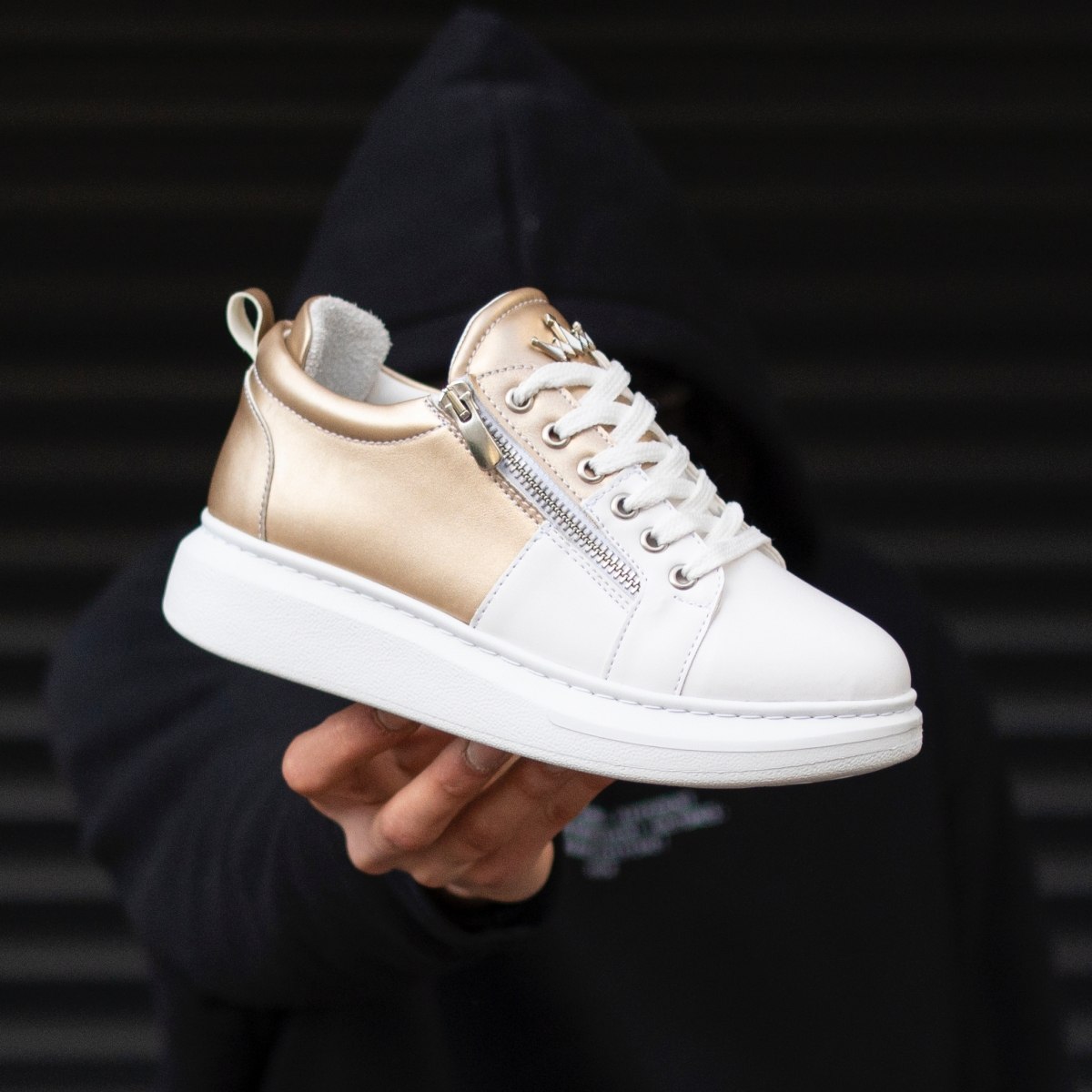 Woman Hype Sole Zipped Style Sneakers In Gold-White