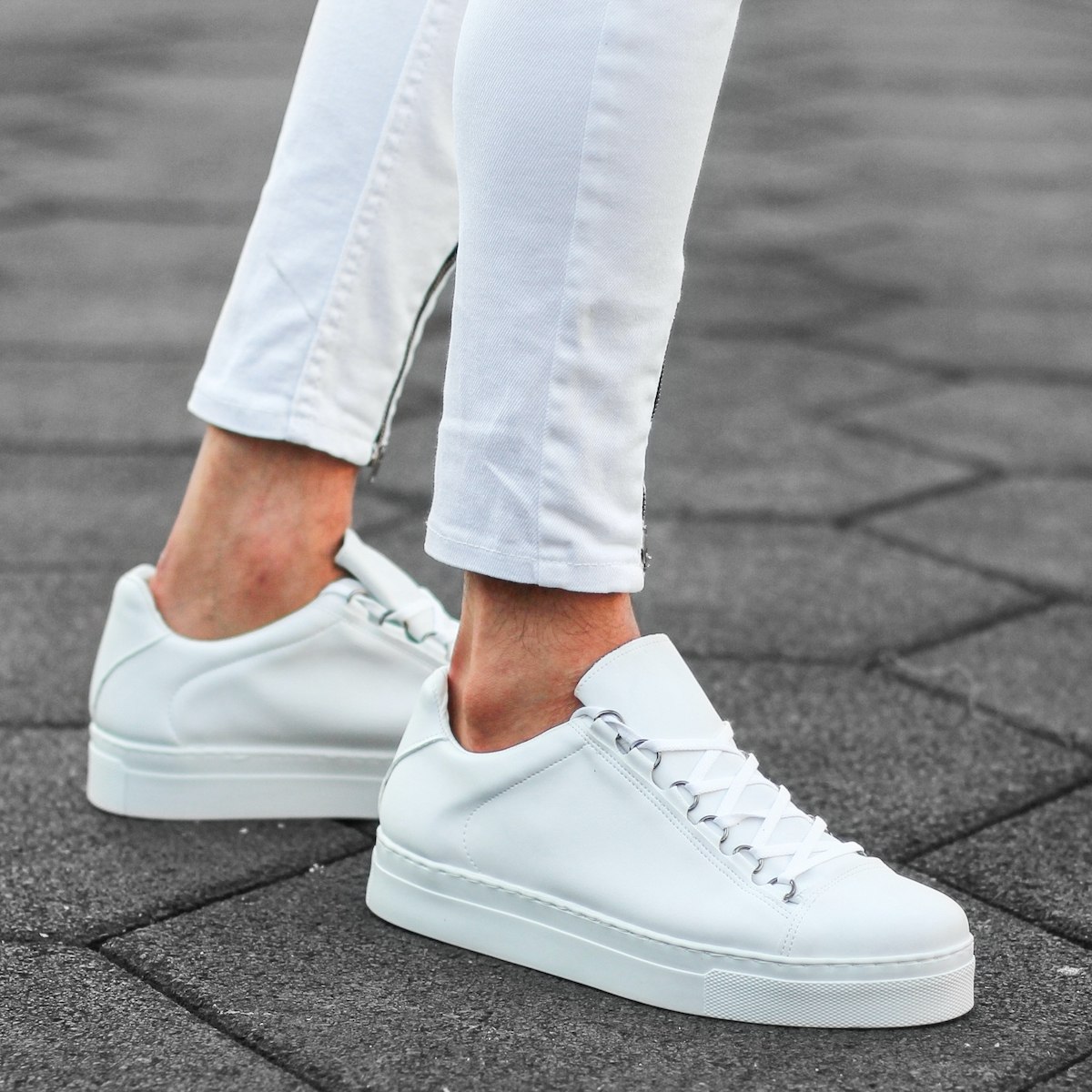 Lift men's sneaker in smooth white leather with rubber sole