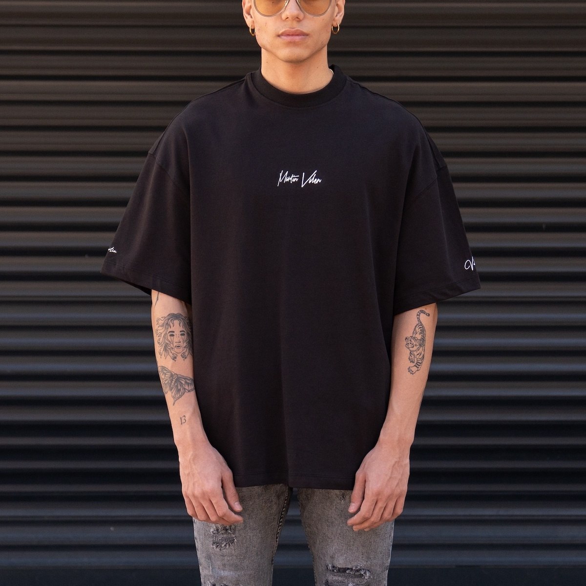 T-shirt pesante nera stampata in 3D con maniche sul petto e schiena oversize da uomo