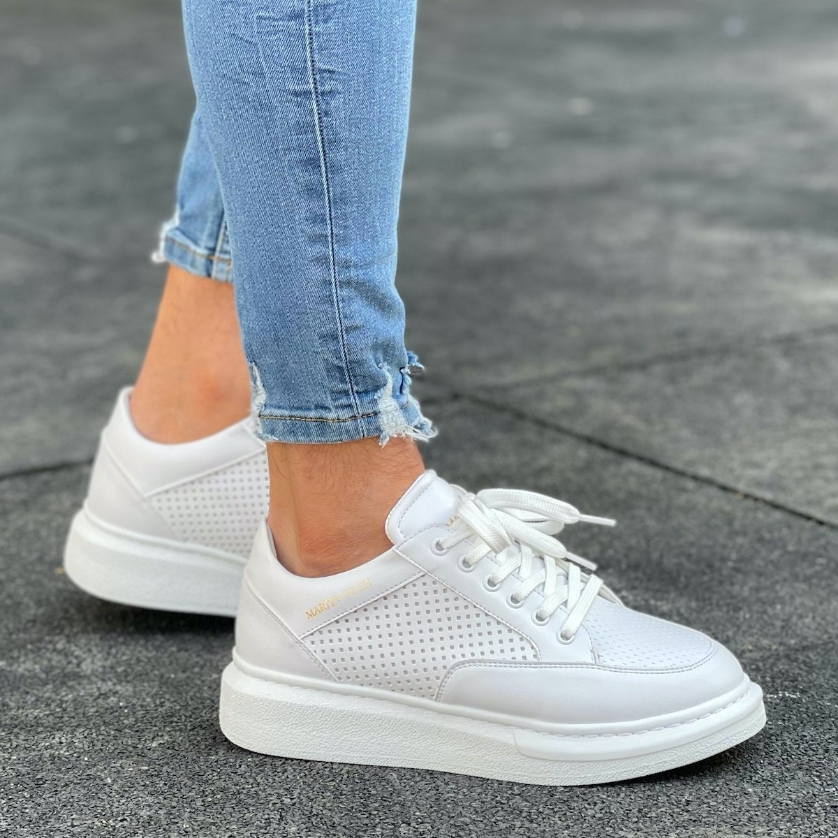 Collega Coöperatie Kruipen Casual Sneakers with Partial-Mesh Design in White