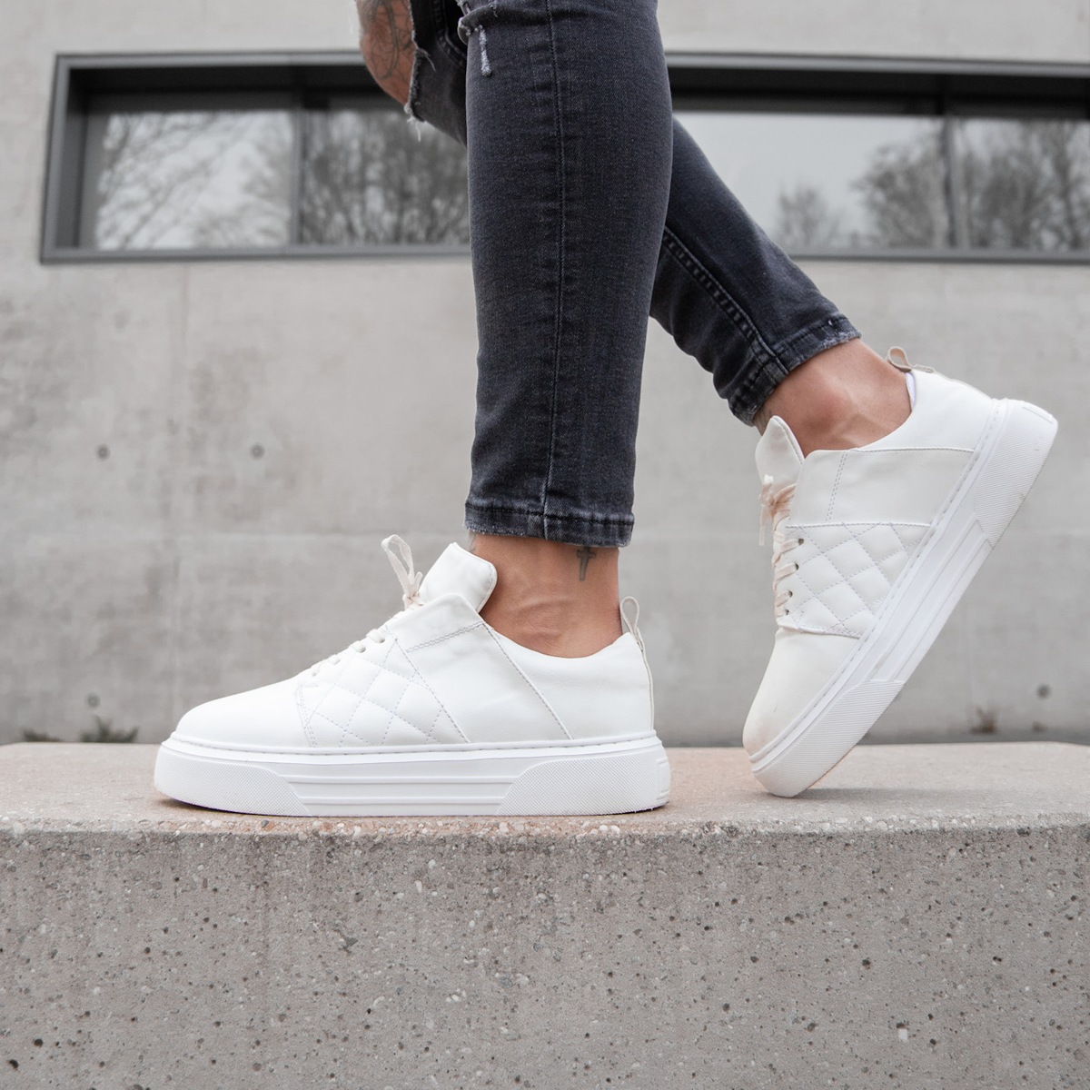 Strædet thong Konklusion indkomst Men's Low Top Sneakers Designer White Signature Shoes White