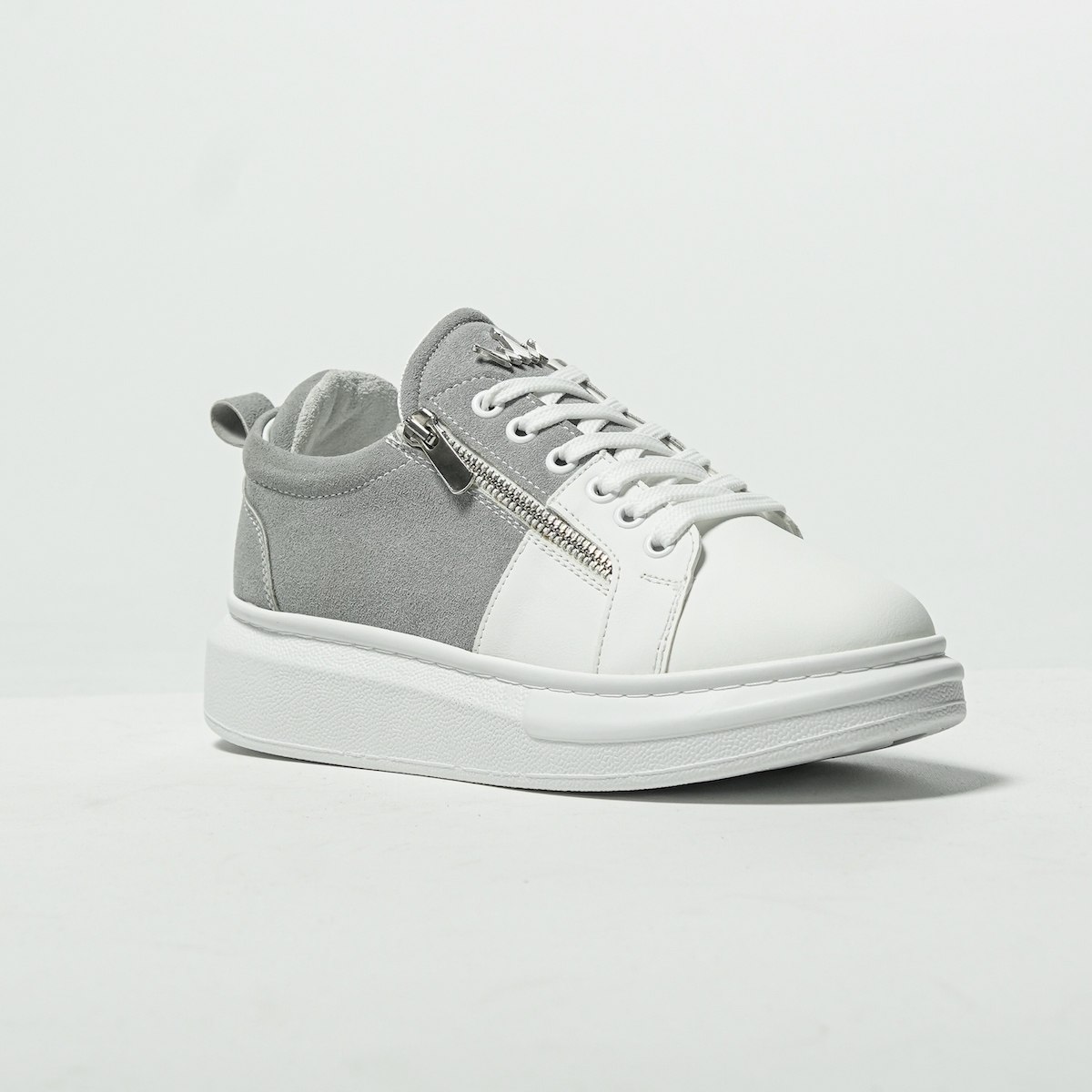 Chunky Sneakers Designer Schuhe mit Reißverschlüssen in Grau und Weiß | Martin Valen