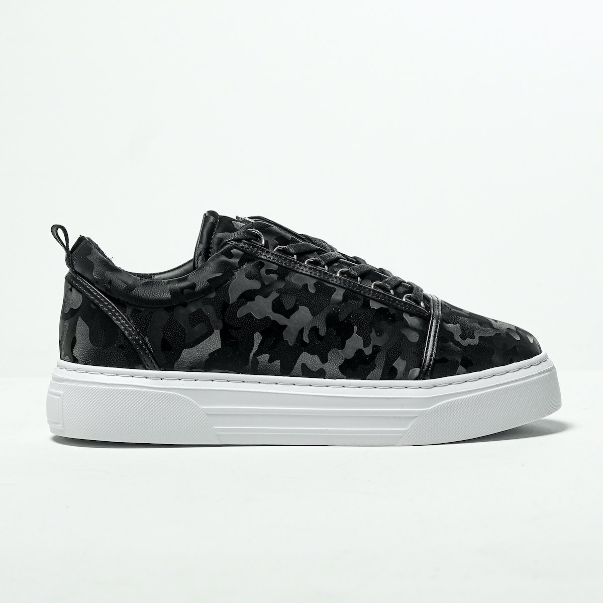 Herren Low Top Sneakers Schuhe mit Krone in camouflage schwarz - 1