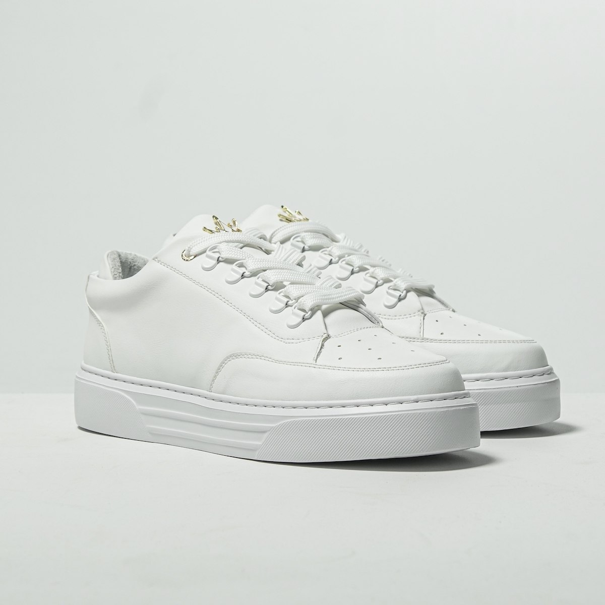 Men's Low Top Sneakers Crowned Shoes White | Martin Valen