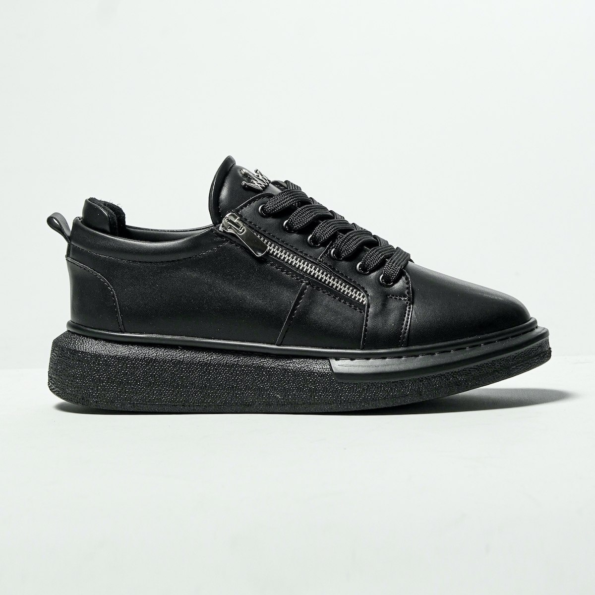Wat Calligrapher Tandheelkundig Hype Sole Zipped Style Sneakers in Black