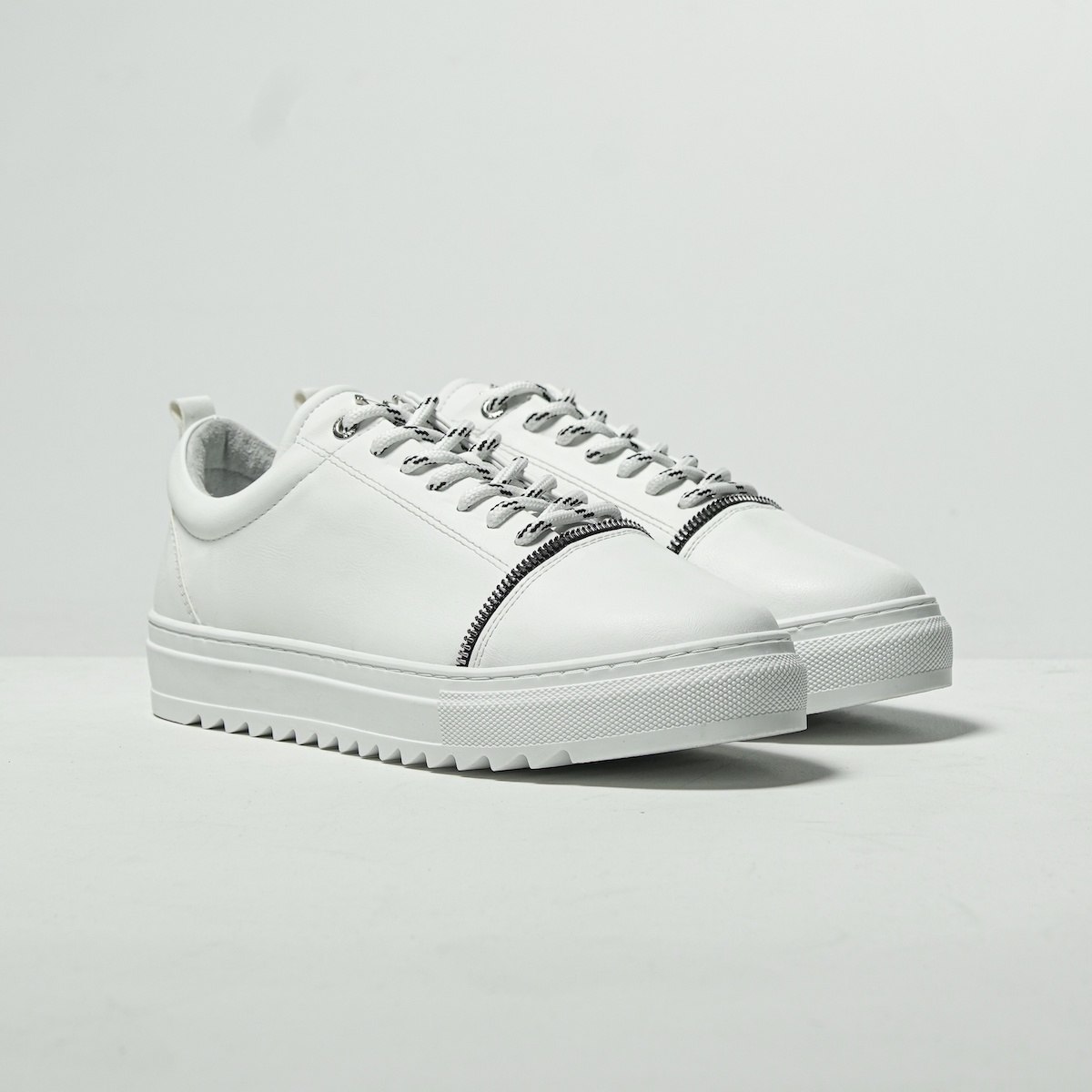 Men's Notch-Sole Sneakers With Zipper Detail In White | Martin Valen
