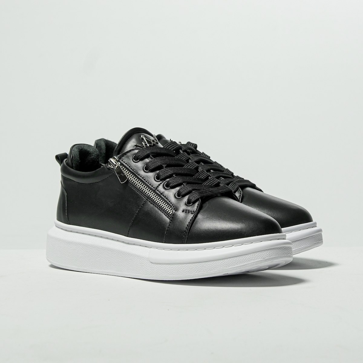 Черно-белые дизайнерские кроссовки на высокой подошве с молнией | Martin Valen